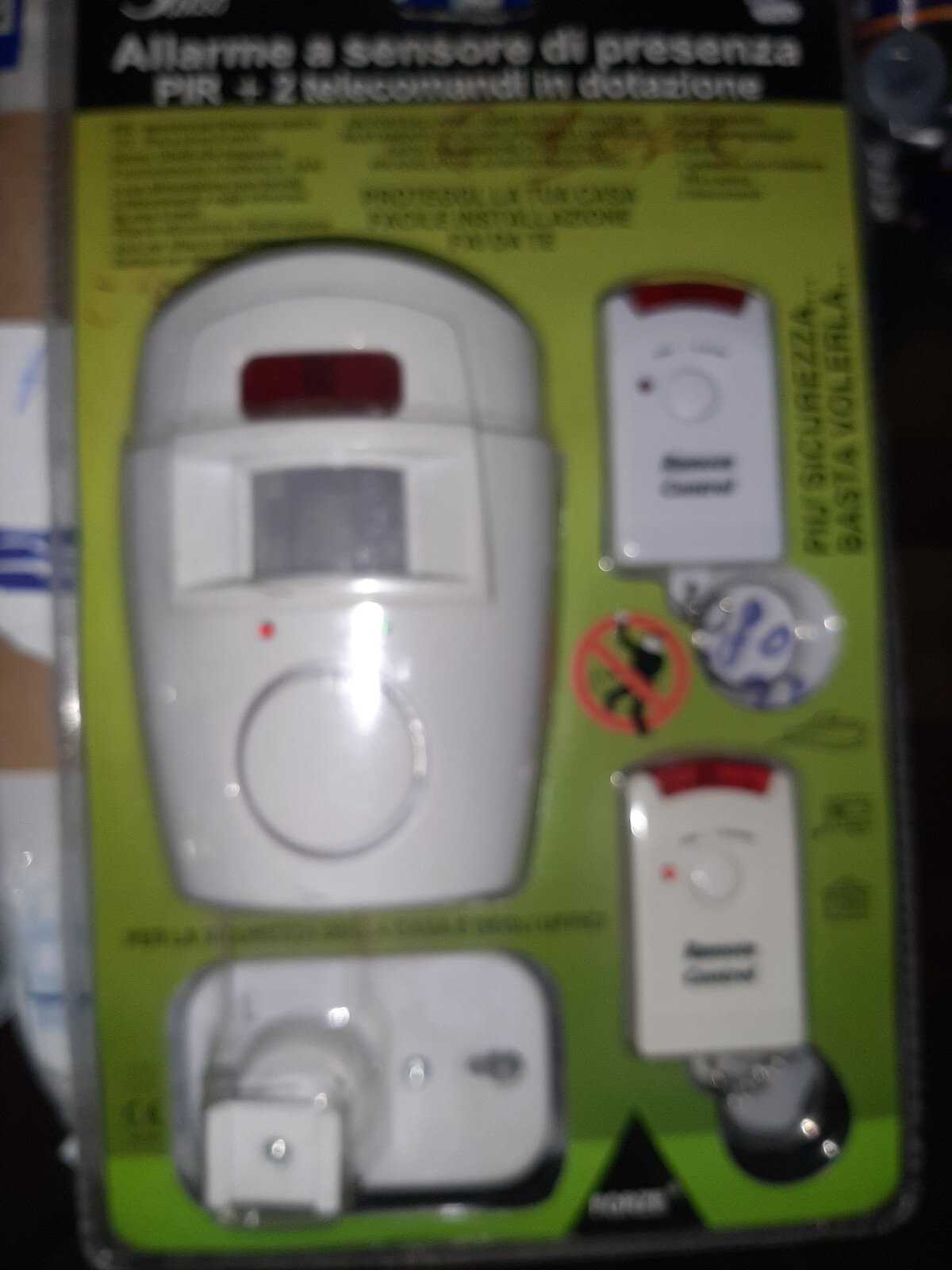 ANTIFURTO 2 TELECOMANDI SENSORE MOVIMENTO INFRAROSSI SIRENA 105DB A BATTERIE AA