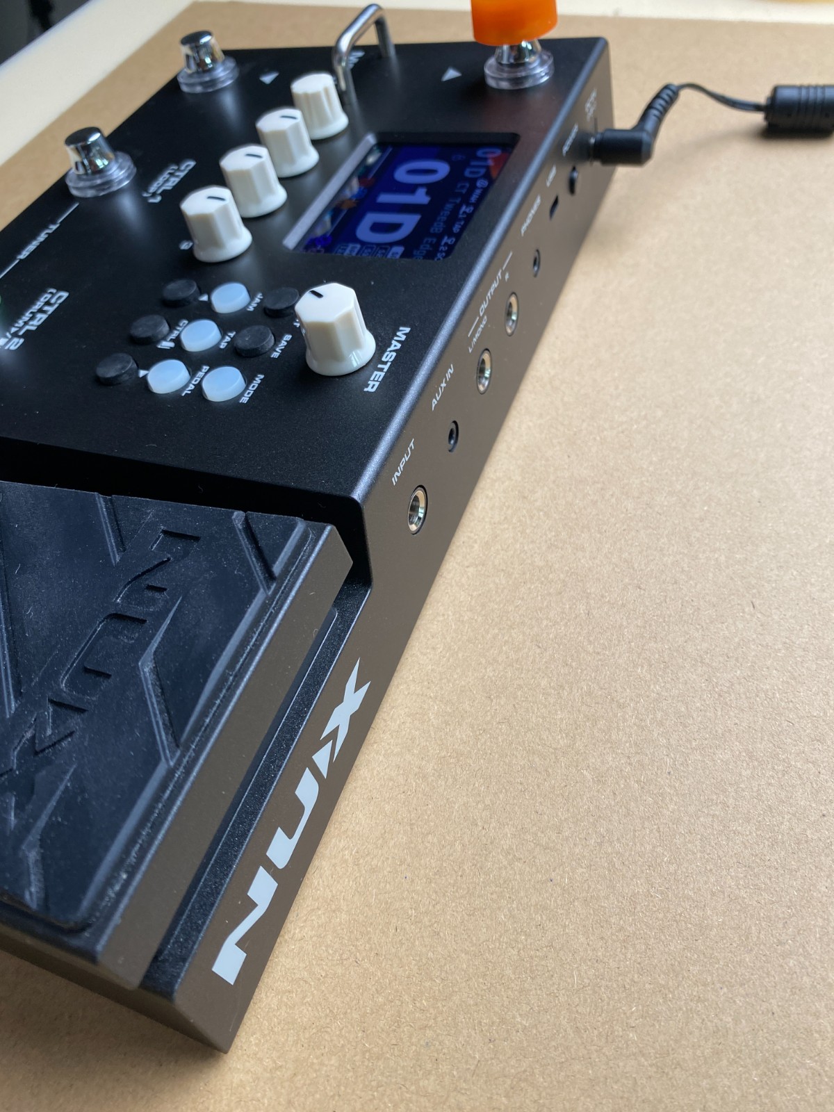 NUX MG-400 Dual DSP Modeling Guitar and Bass Effect Processor Pedal Black