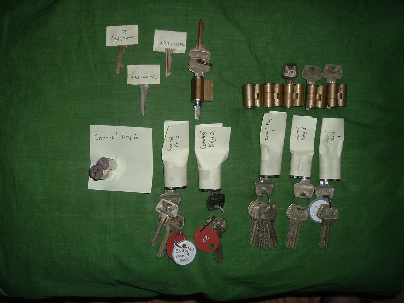 13 SARGET INTER CHANGEABLE CORES WITH KEYS AND CONTROL KEYS