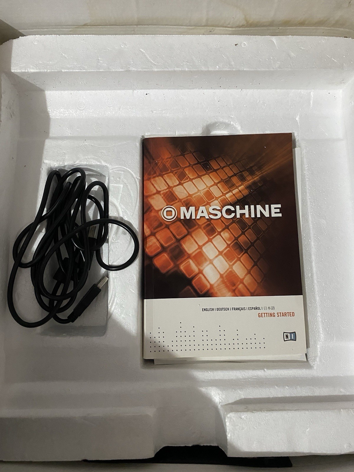 Native Instruments Maschine Sampler & Sequencer Controller, 16-Pad, Black