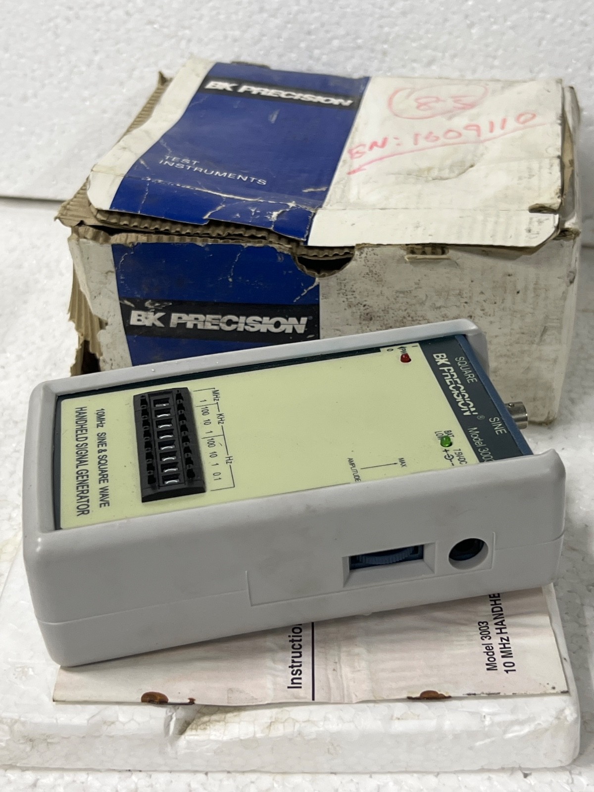Bk precision 3003 10mhz Sine/Square Wave Handheld Signal Generator