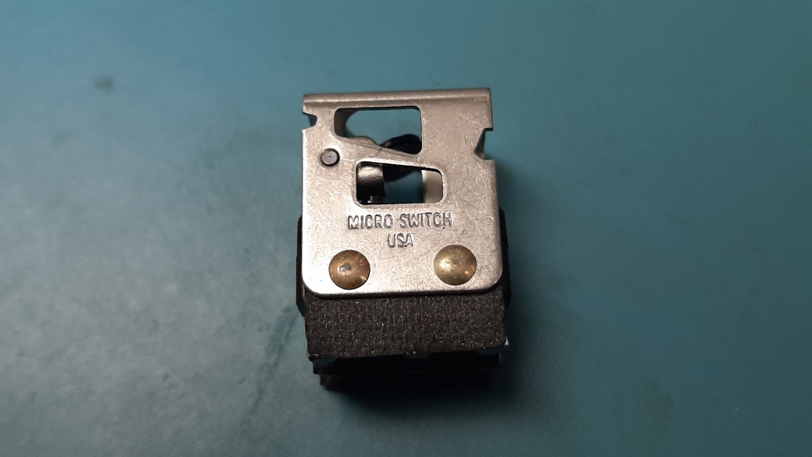 2D139 MICRO SWITCH / HONEYWELL / PUSH BUTTON SWITCH