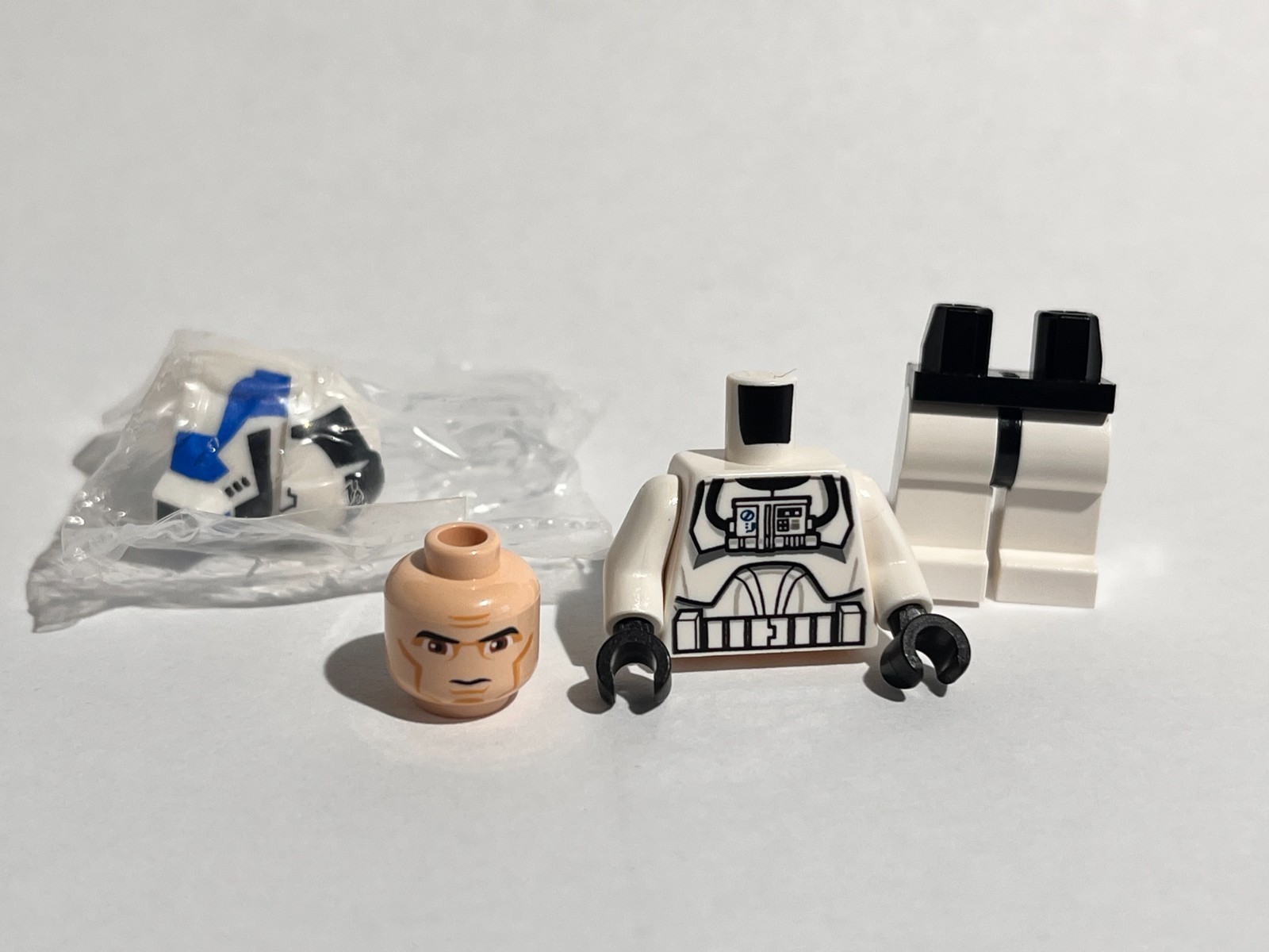 LEGO Star Wars 501st Clone Trooper Pilot Minifigure - sw0439,  NEVER ASSEMBLED