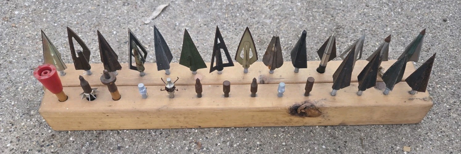 Large Assortment Of Broadheads /arrow Heads