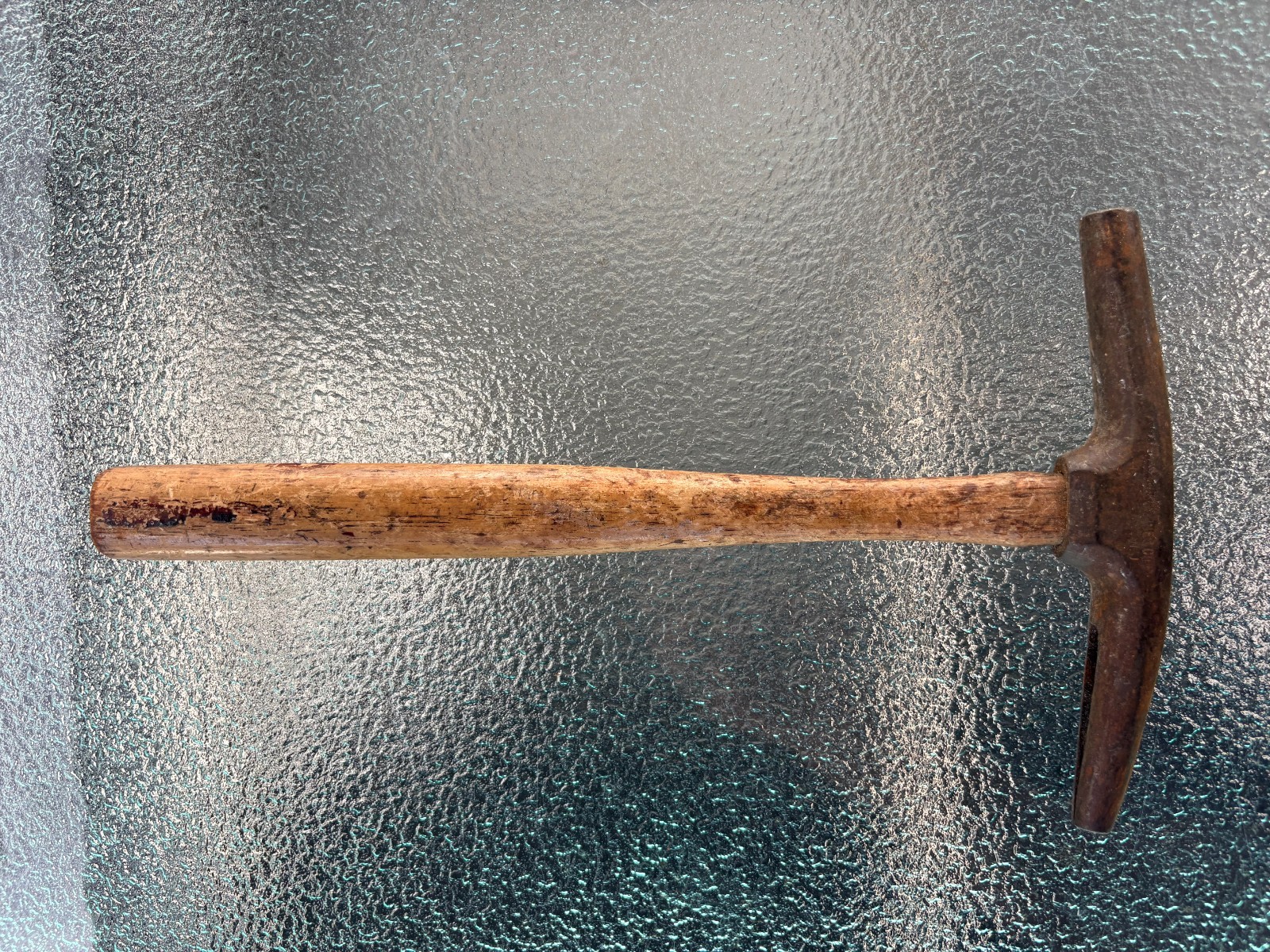 apolsterer hammer in good condition . classic older type .