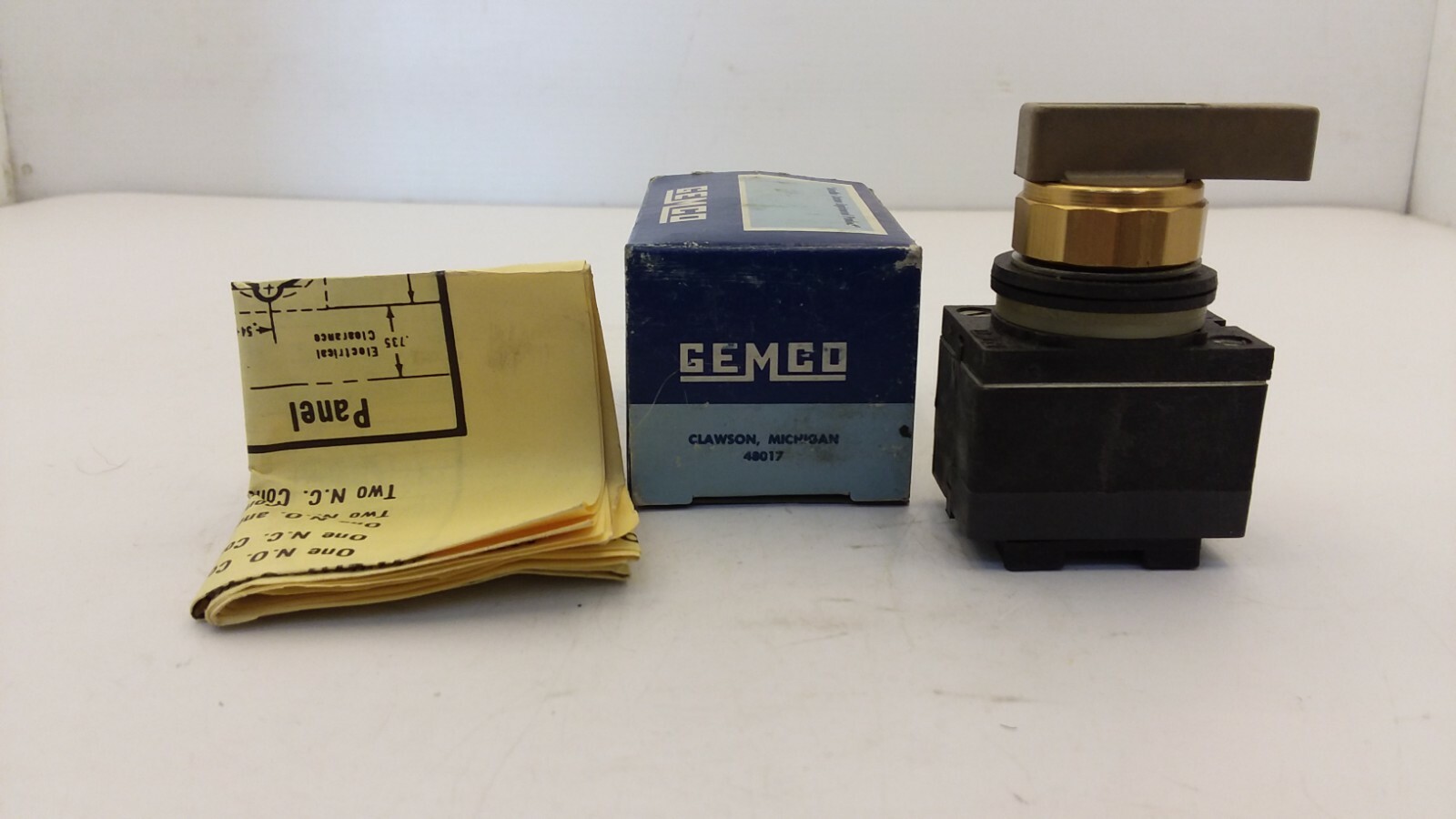 GEMCO 404P1211 PP1 2 Direction Momentary Switch w 2 Contact Blocks NIB