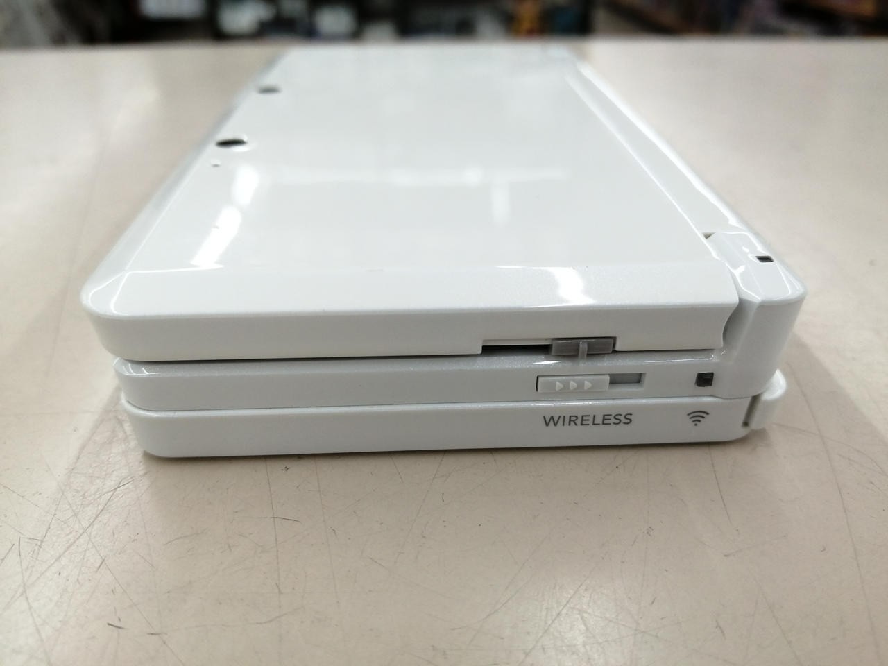 Nintendo 3DS CTR-001 w/ AC Adapter Stylus Pearl White Handheld A2315