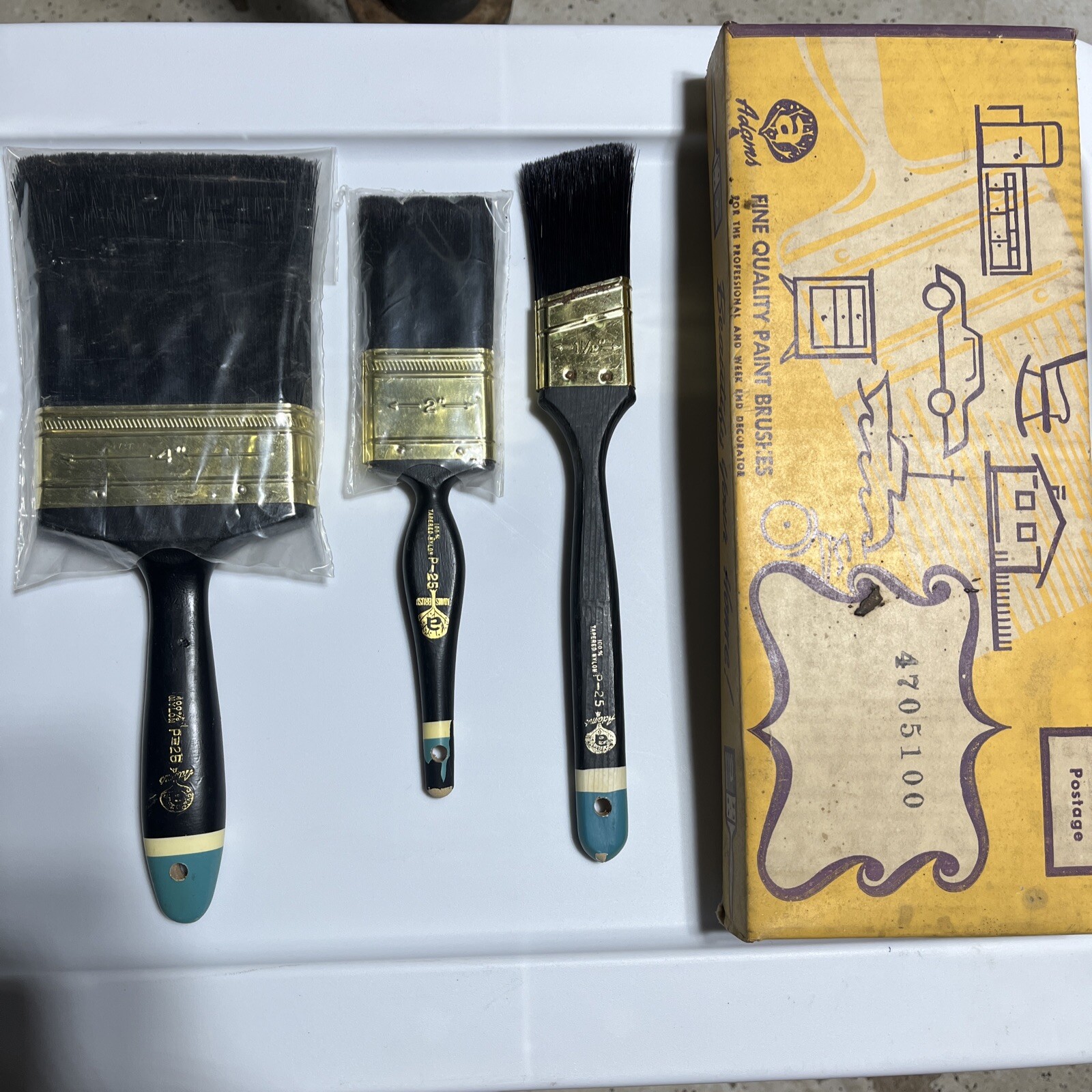 Vintage Adams P-25 paint brush set in box. 3 brush set. New old stock.