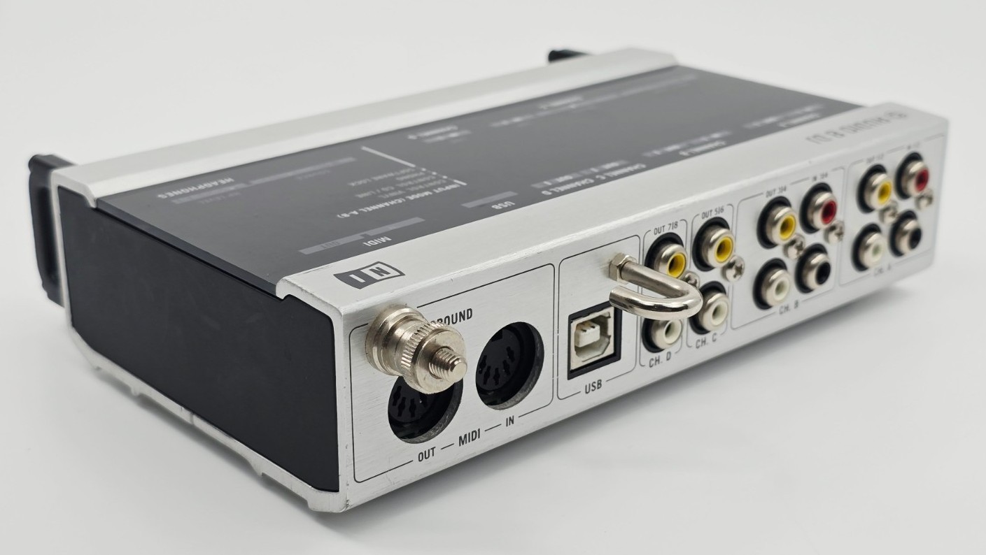 Native Instruments Audio 8 DJ Black Silver 24-Bit High-End Audio Interface