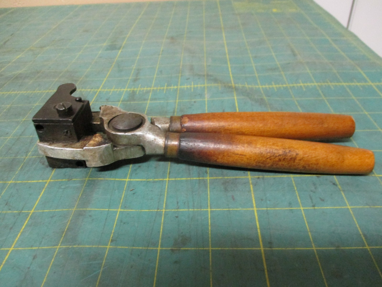 RELOADING TOOLS * BULLET MOLD * LYMAN/IDEAL * 360271 * SINGLE * 38-44 S&W