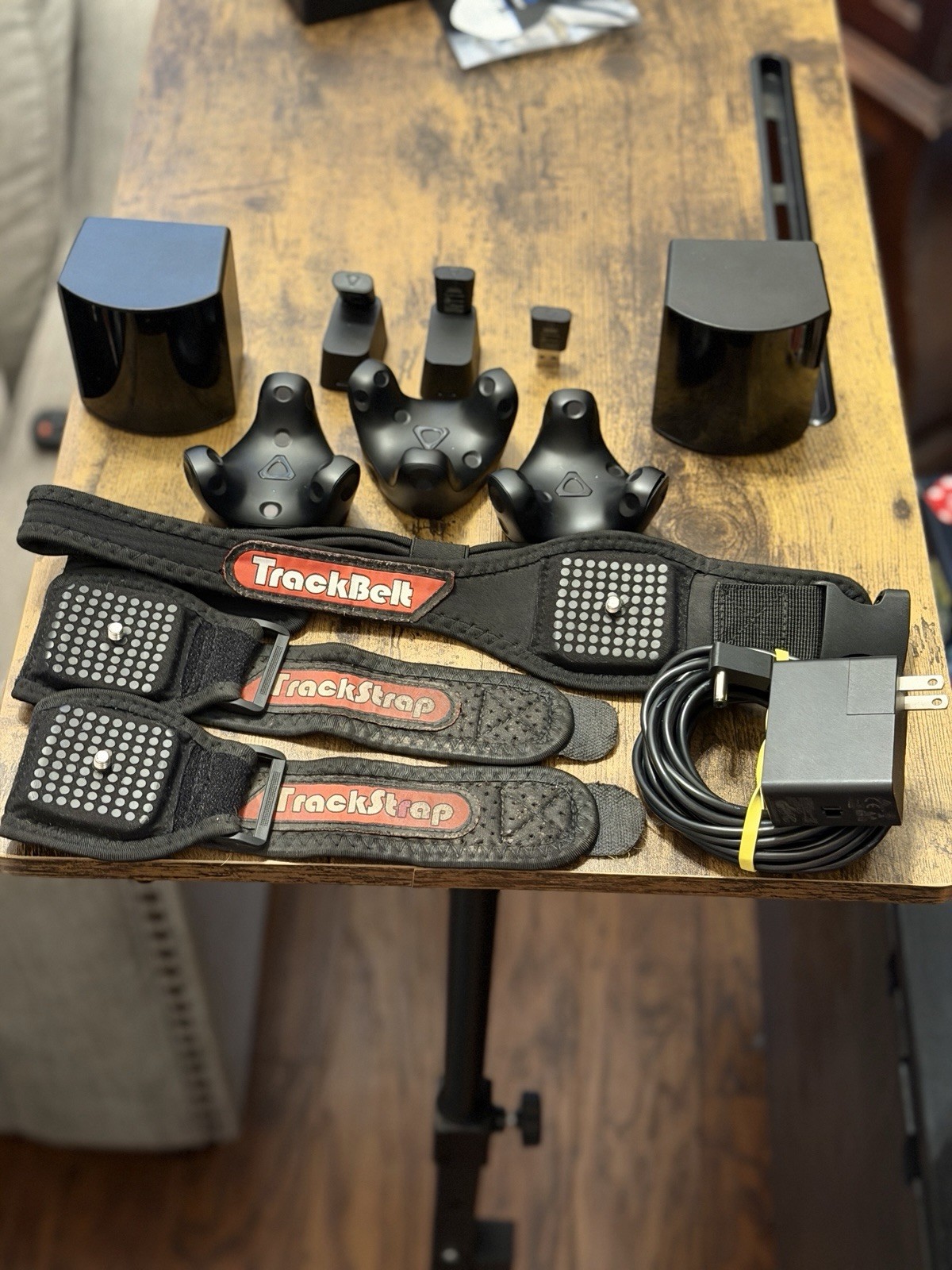 3 HTC 3.0 Vive Trackers, 2 2.0 Steam Base Stations Full Body Tracking READ DESC