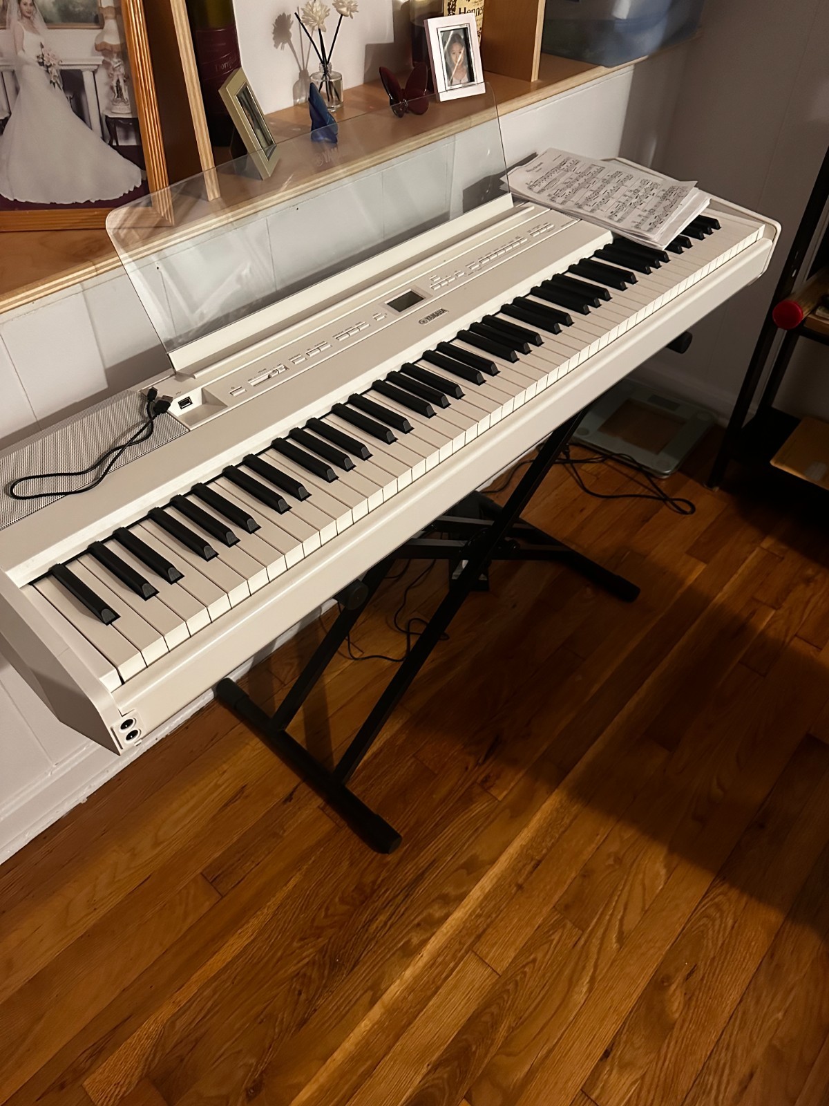 Used Yamaha p525 digital piano white (minor damage last picture)