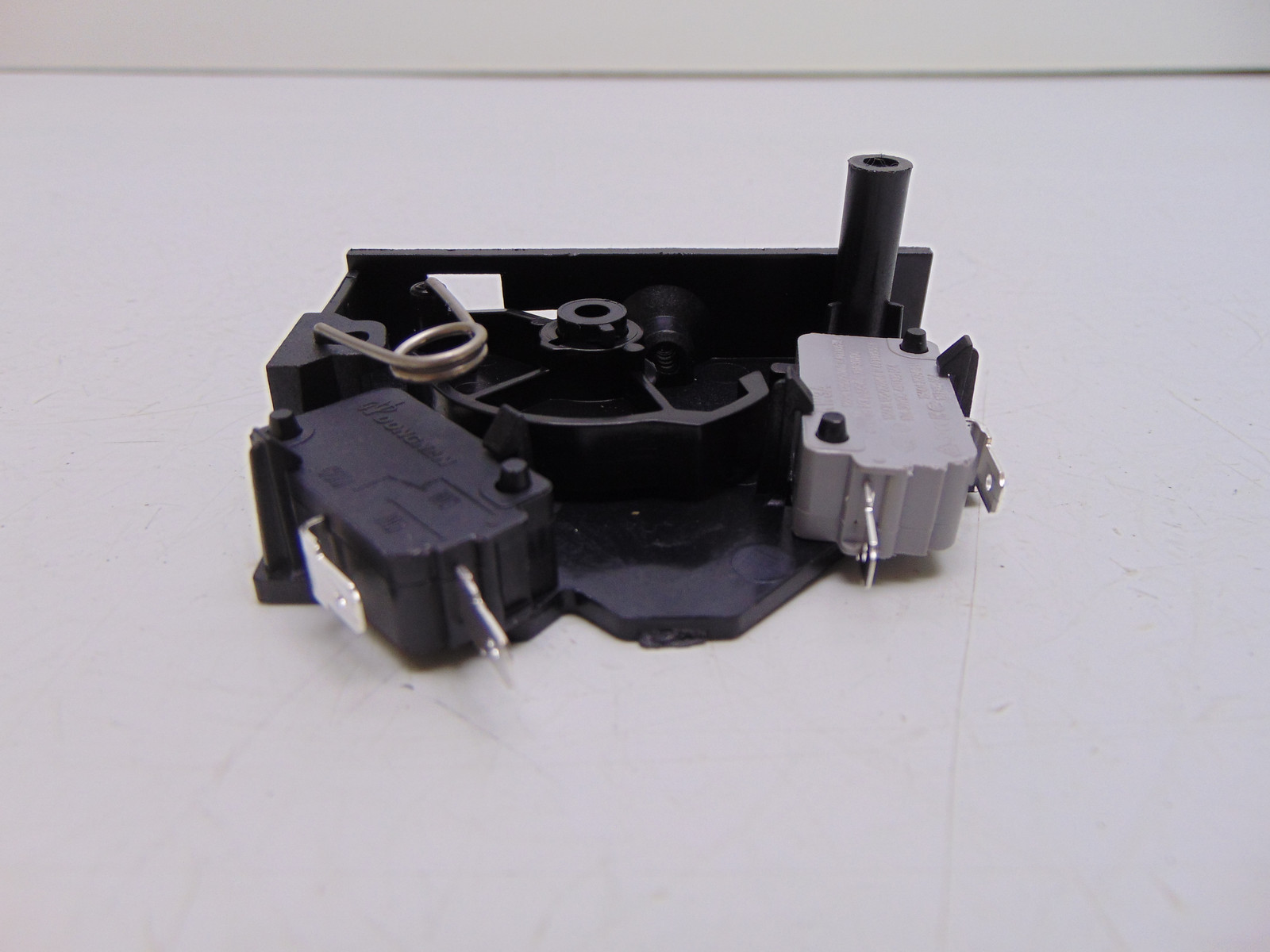 Frigidaire FMOS1846BSA Switch Bracket Lower