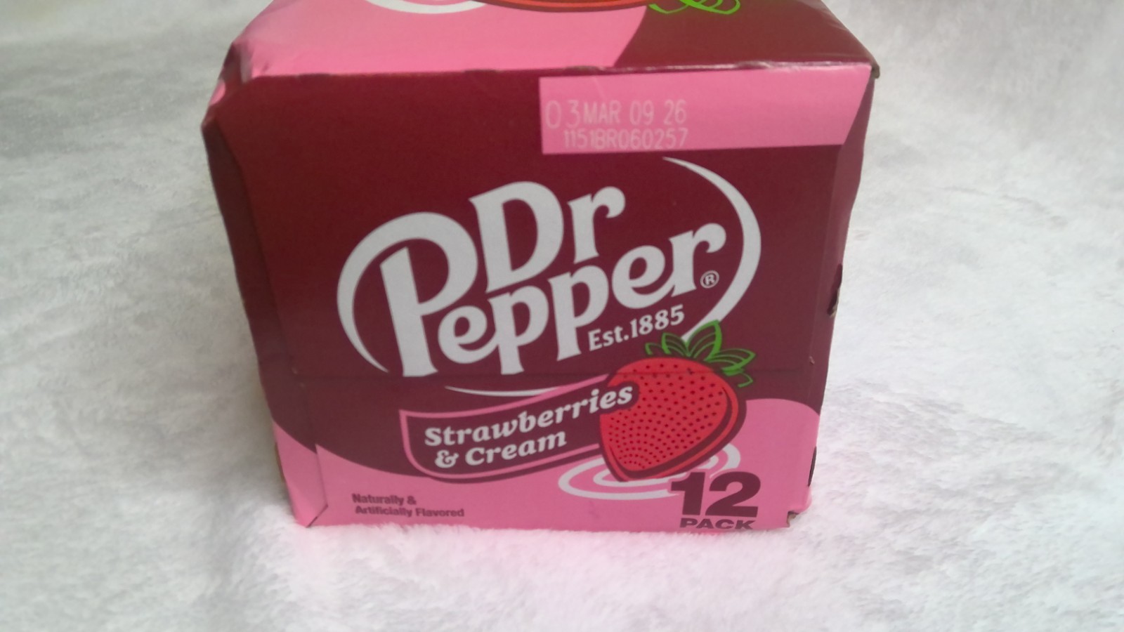 Dr. Pepper ~ Strawberries and & Cream ~🍓 12 pack of 12 oz cans.