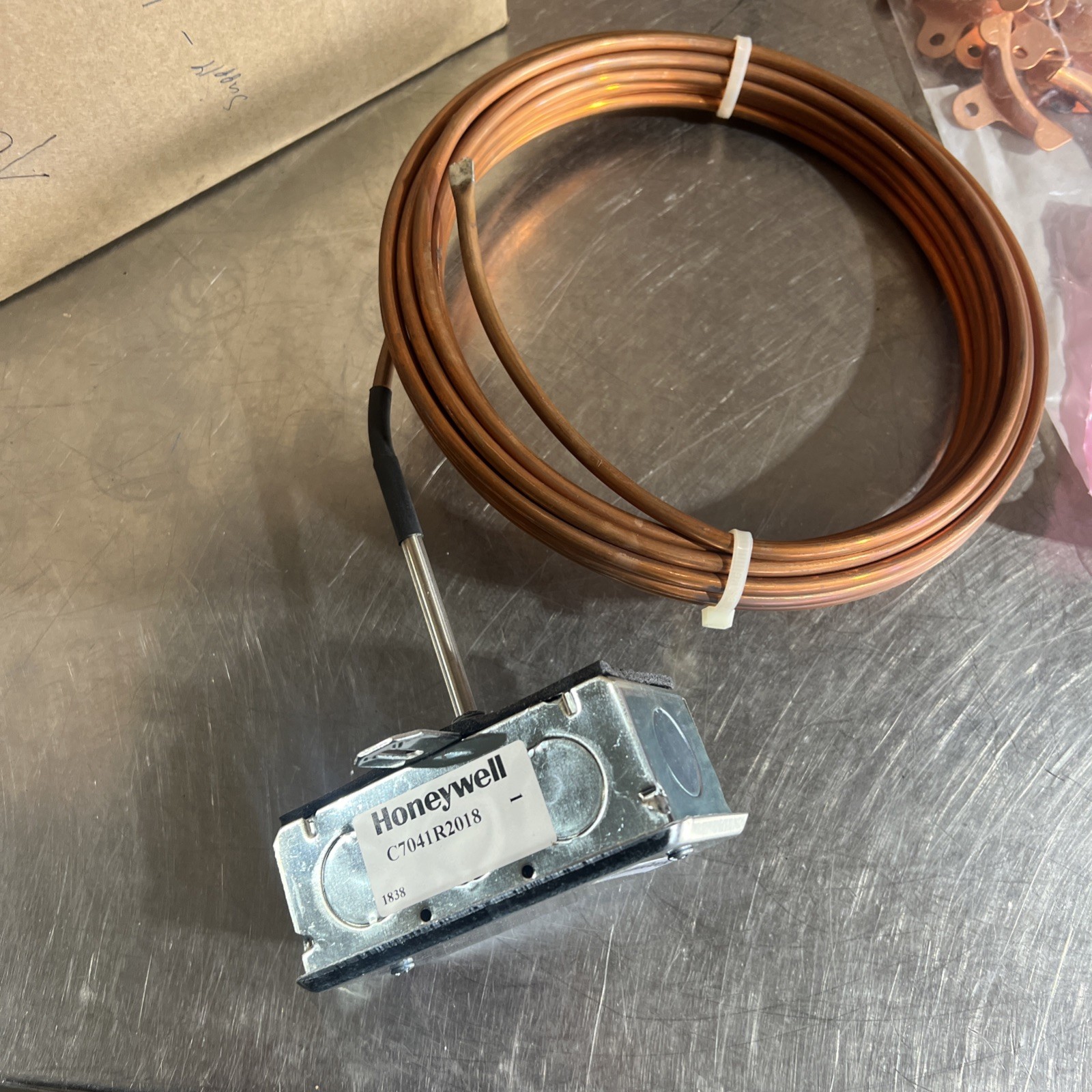 Honeywell C7041R2018 Averaging Sensor Nos Surplus