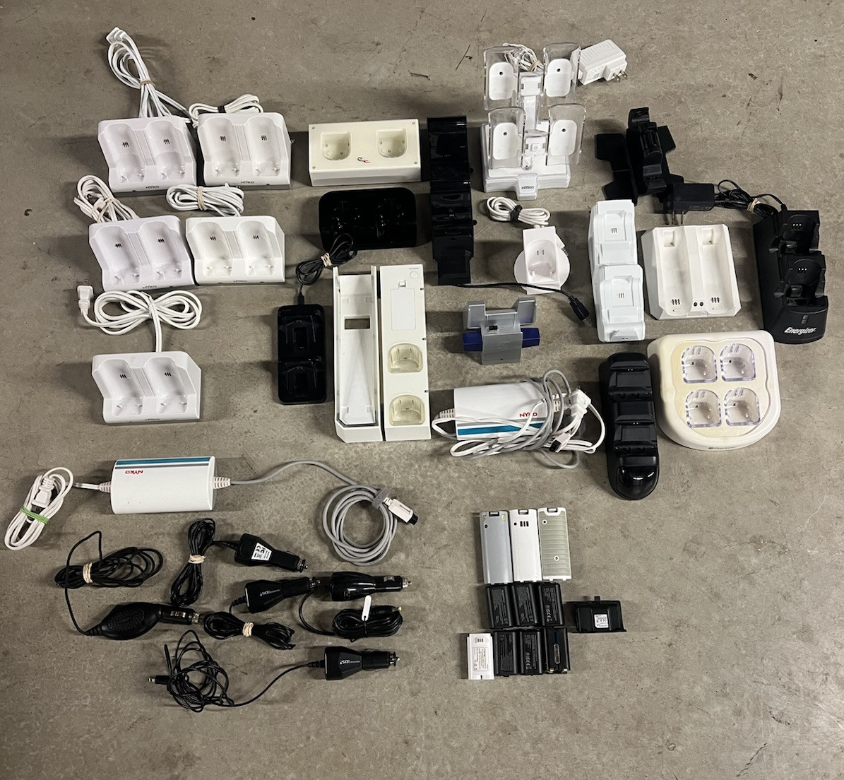LOT OF Various Wireless Controller Chargers PlayStation, Wii, Gameboy, PSP, DS