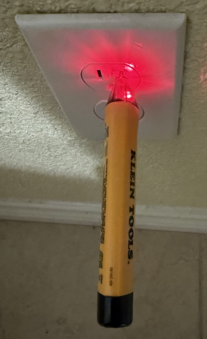Klein Tools / Voltage Tester