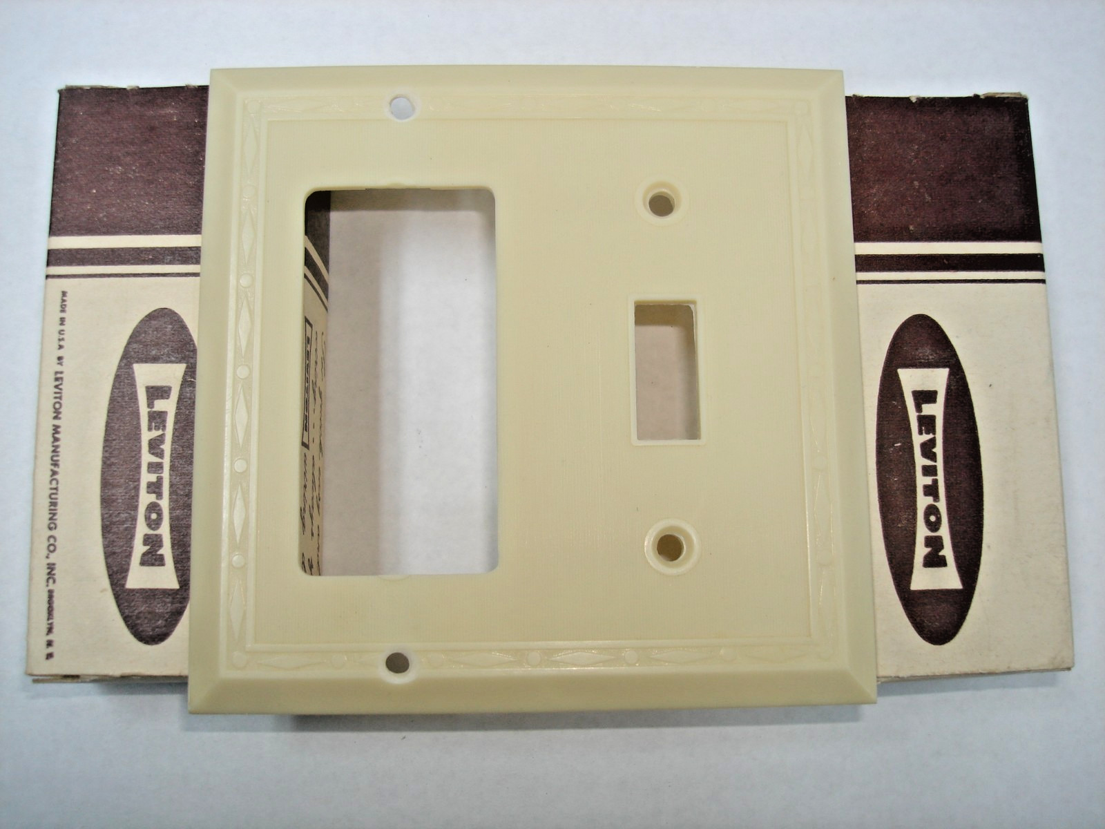 Vintage Uniline Ivory Decora GFCI Switch Outlet Cover Plate Leviton 2 Gang