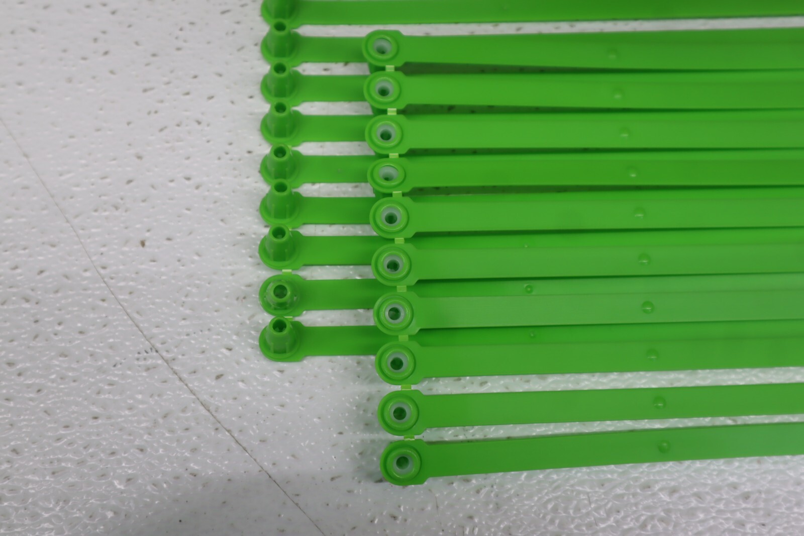 2000 Pcs Plastic Truck Door Security Seals Tags
