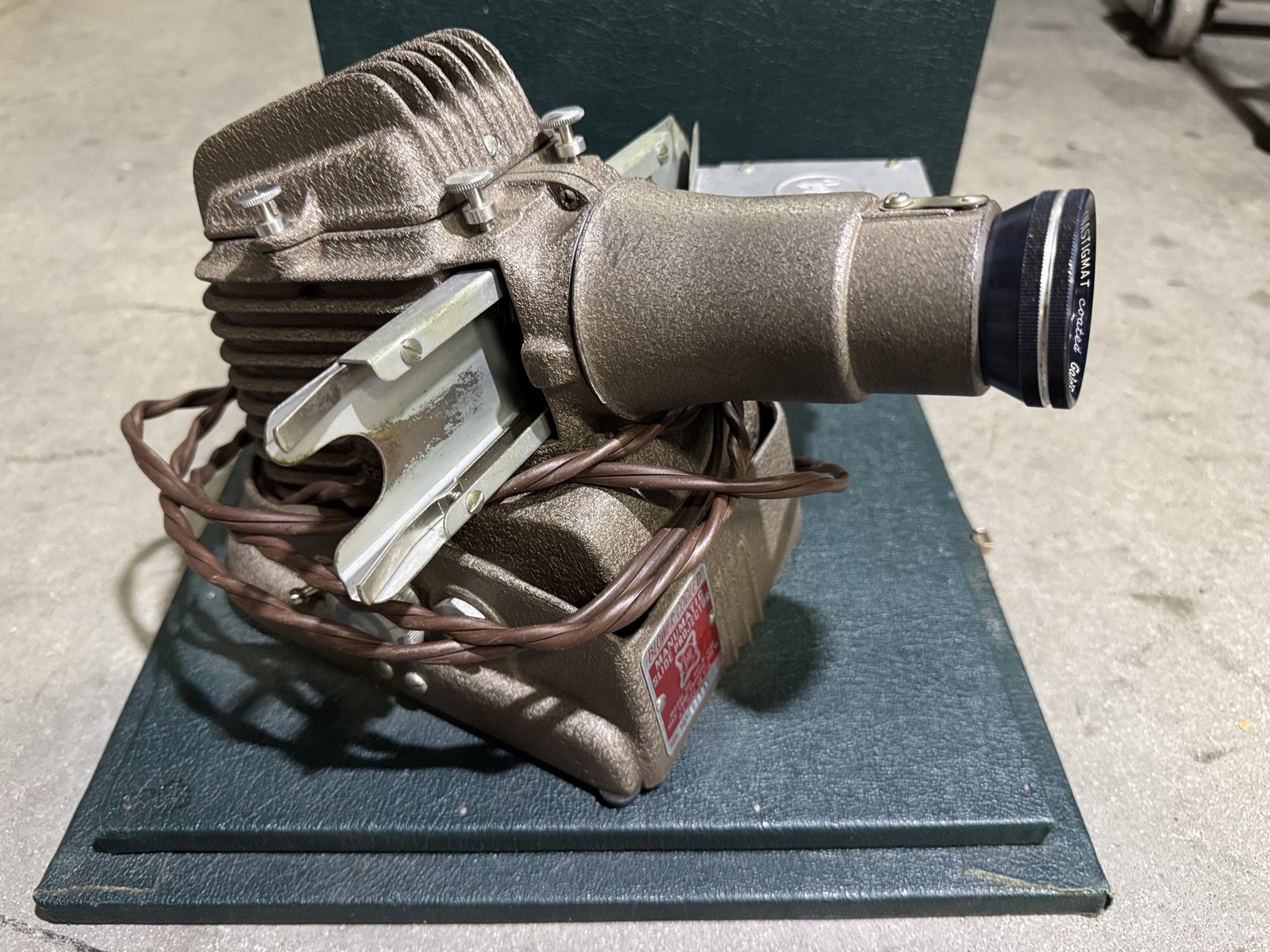 Blower Cooled Manumatic Slide Projector 300-P-1042