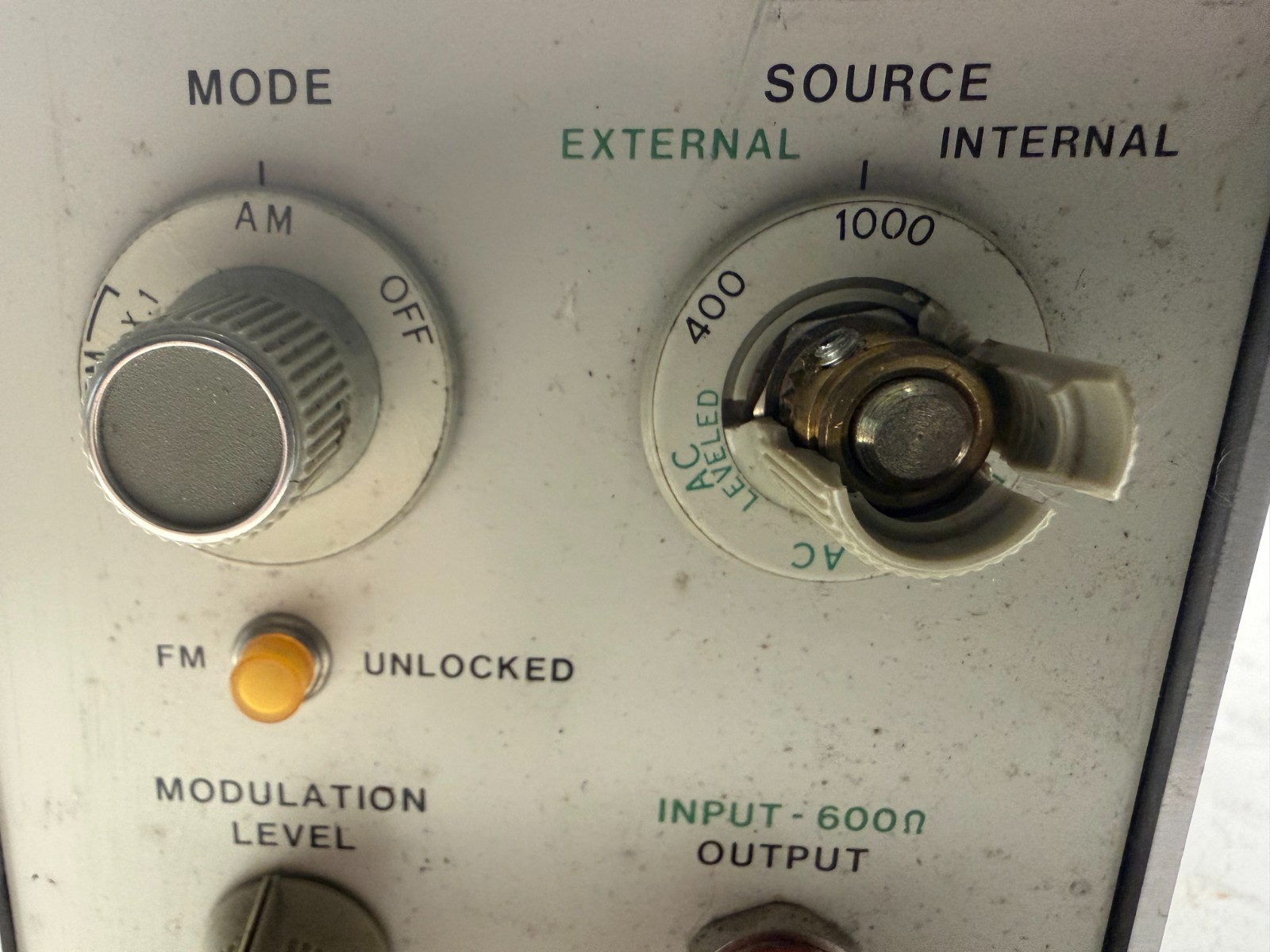 HP 86633B Modulation Section for 8660 Series Signal Generators, Untested, As Is
