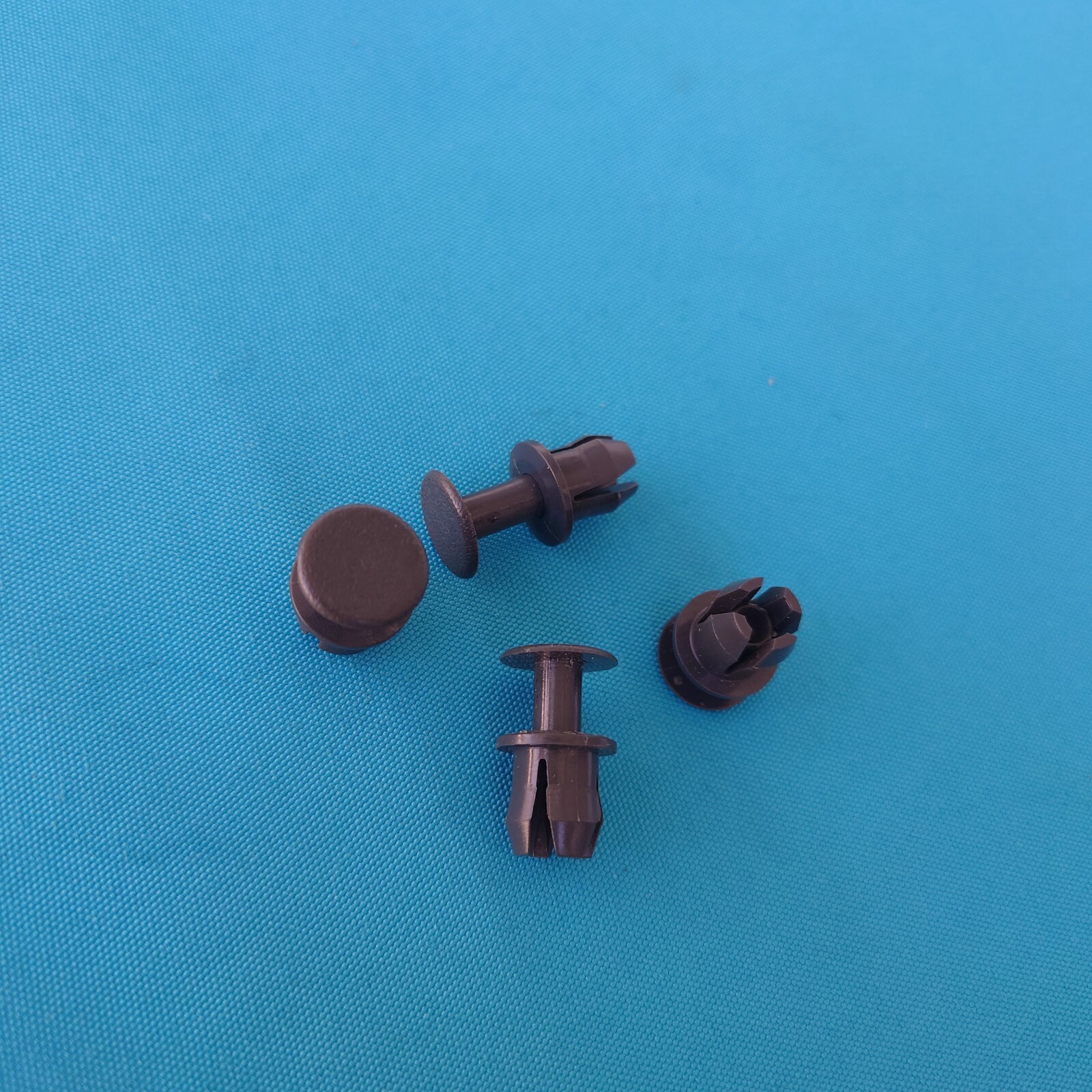 Mercedes W124 300E E320 Glove Compartment to Dashboard Rivet 1239900092 Set of 4