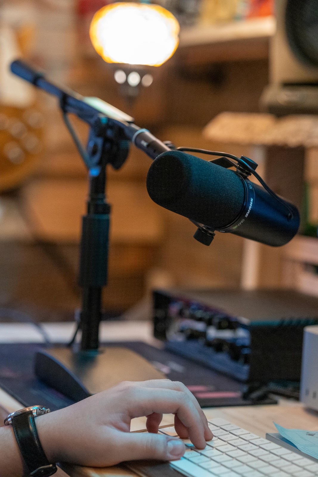 Shure by Compact, Low Profile Mic Stand with Single-Section Boom; (SH-DESKTOP2)