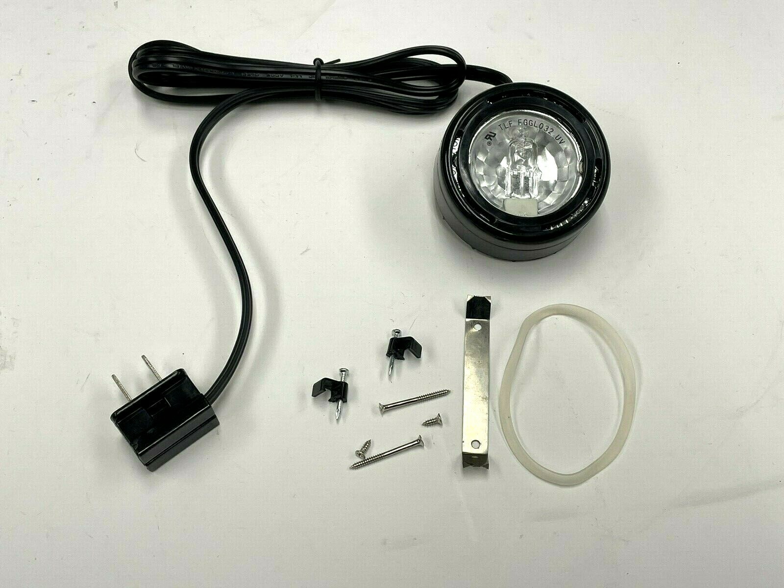 Commercial Electric one-Light Under Cabinet Black Puck Kit with 200-Wat # FGGLO3