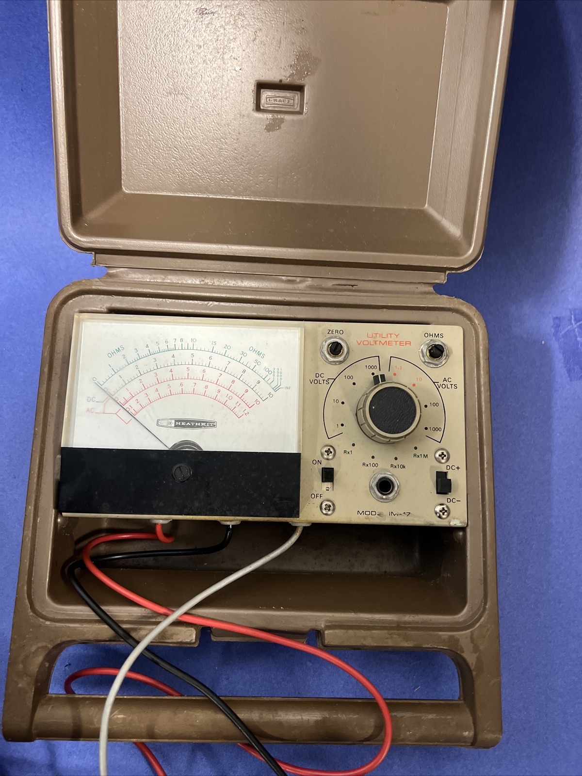 Heathkit Utility Solid State Voltmeter Model IM-17 in Hard Case Untested