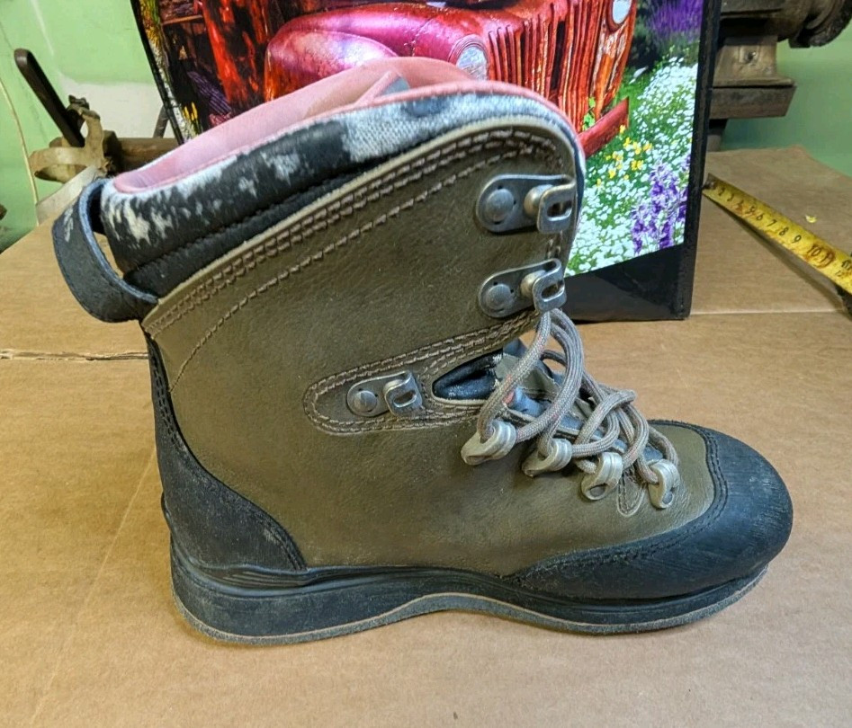 Simms Freestone Felt Sole Fly Fishing Wading Boots Men's Size 9 Brown Leather