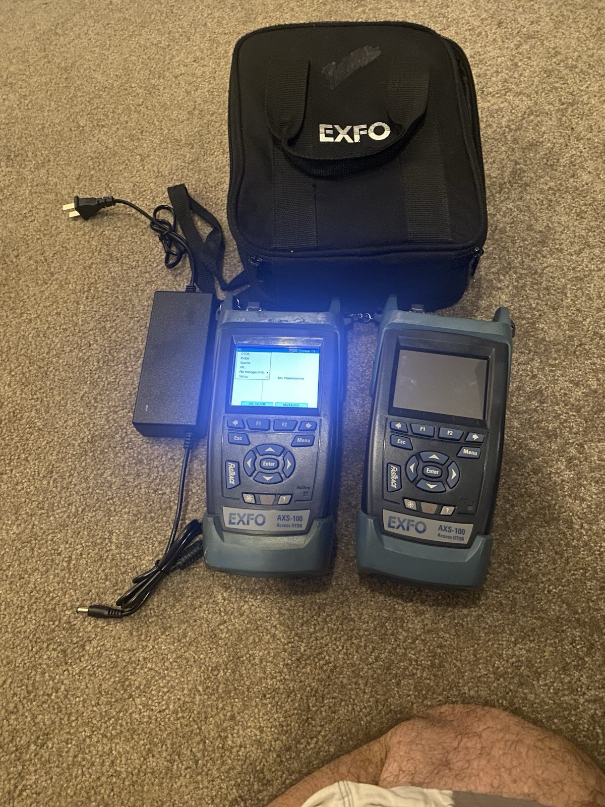 EXFO AXS-100 Handheld OTDR Single-Mode 1310/1550nm SC w/ Case Adapter