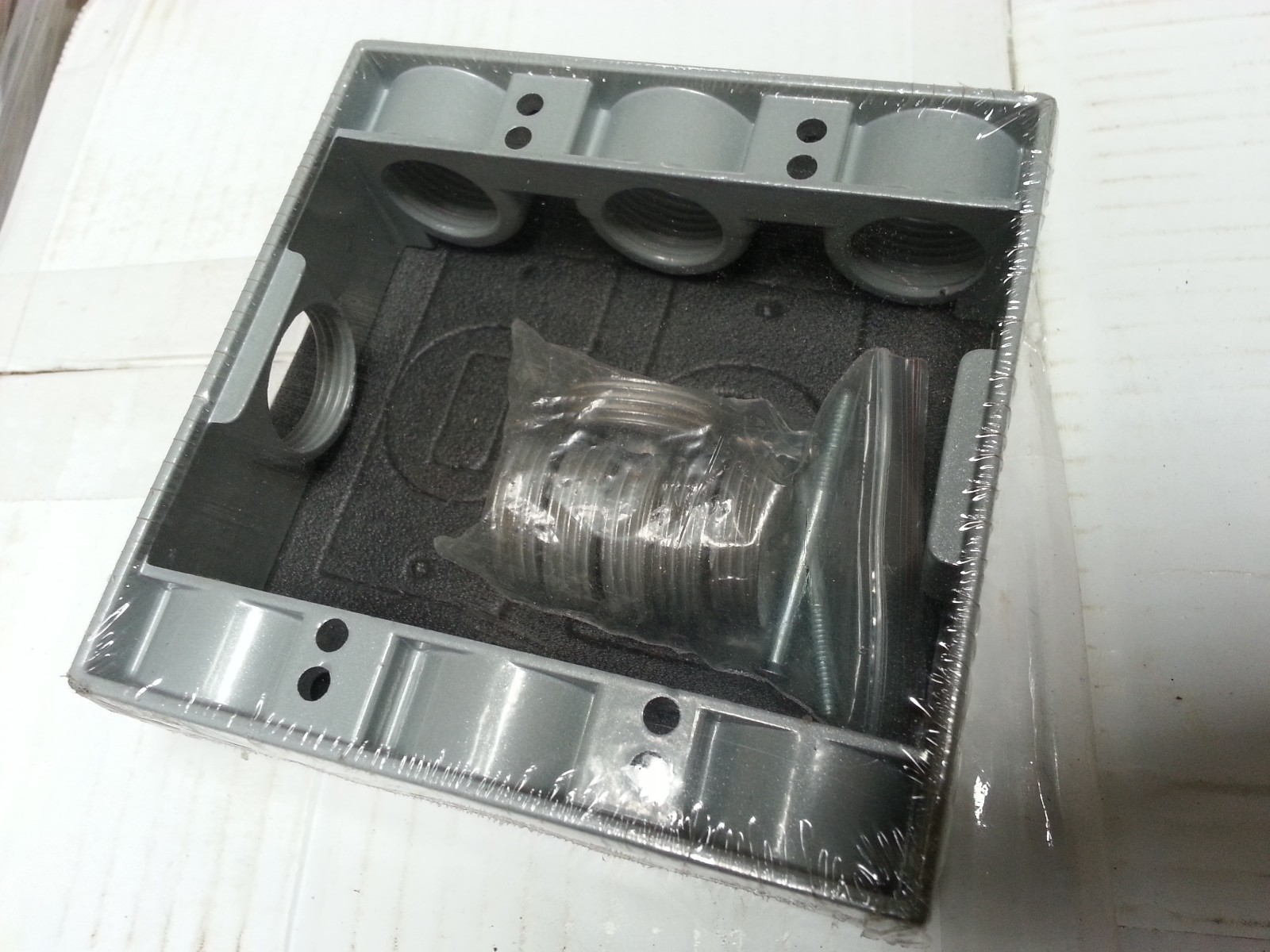 Weatherproof 2-Gang Metal Extension Box Ring 8 Eight 1/2" Holes GRAY Outdoor