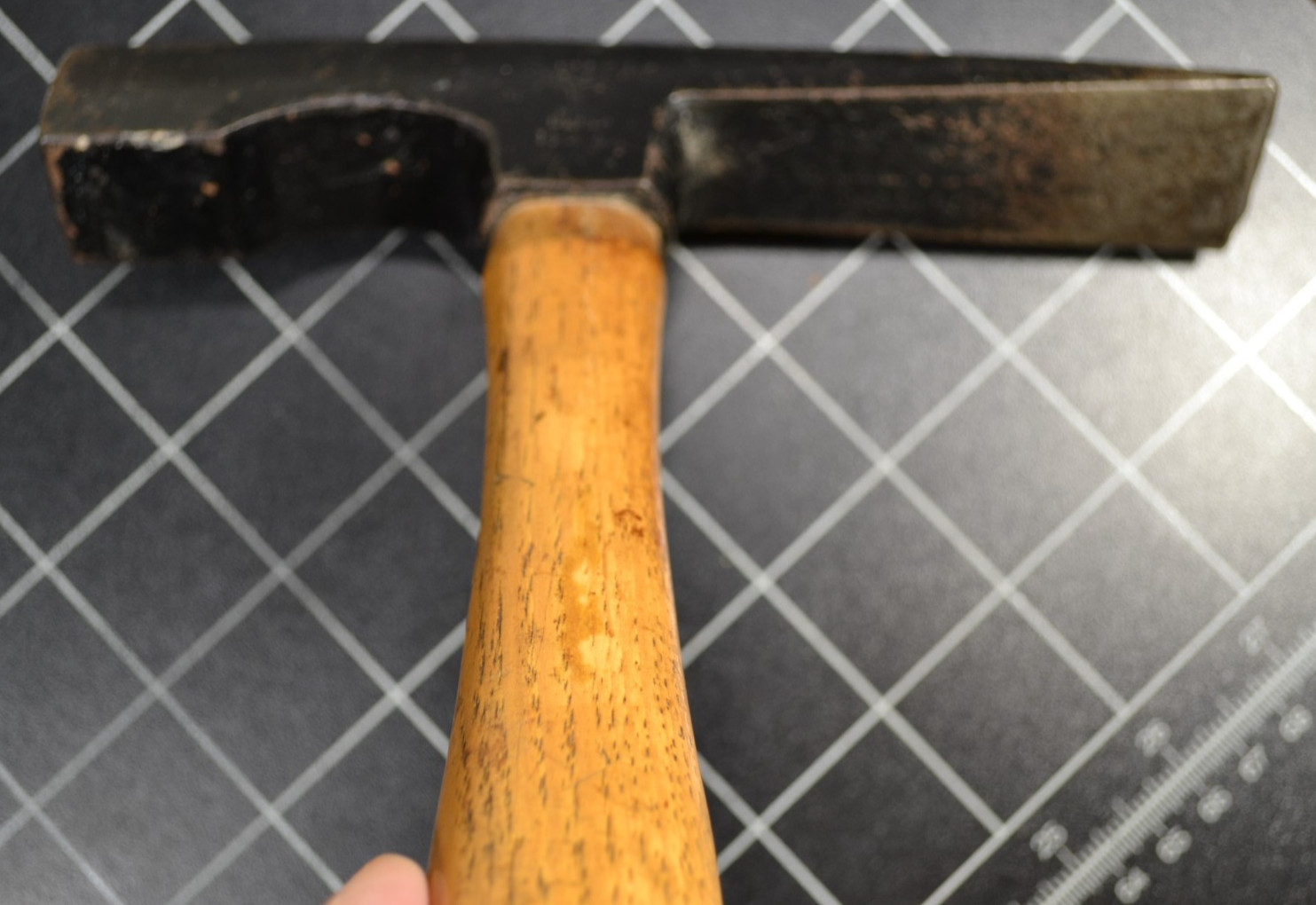 HELLER - #40B - BRICK HAMMER - ALL ORIGINAL - 1 1/2# HEAD