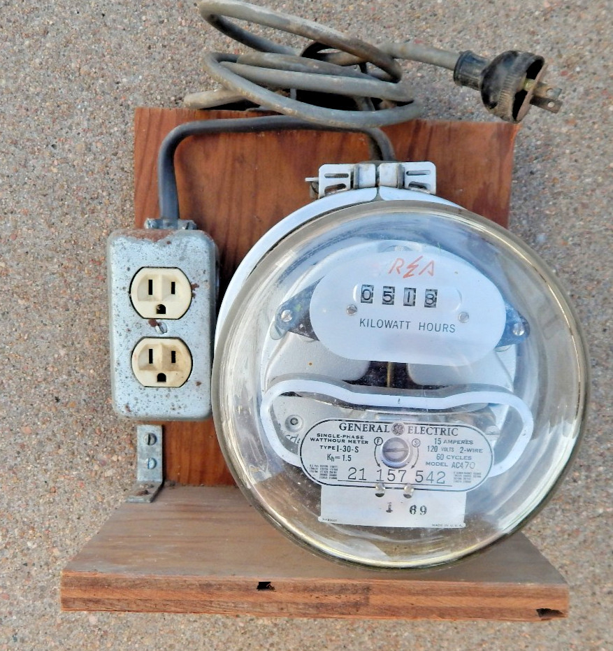 Vintage General Electric Type I-30-S AC470 120V 2-wire 60 cycles Kilowatt Meter