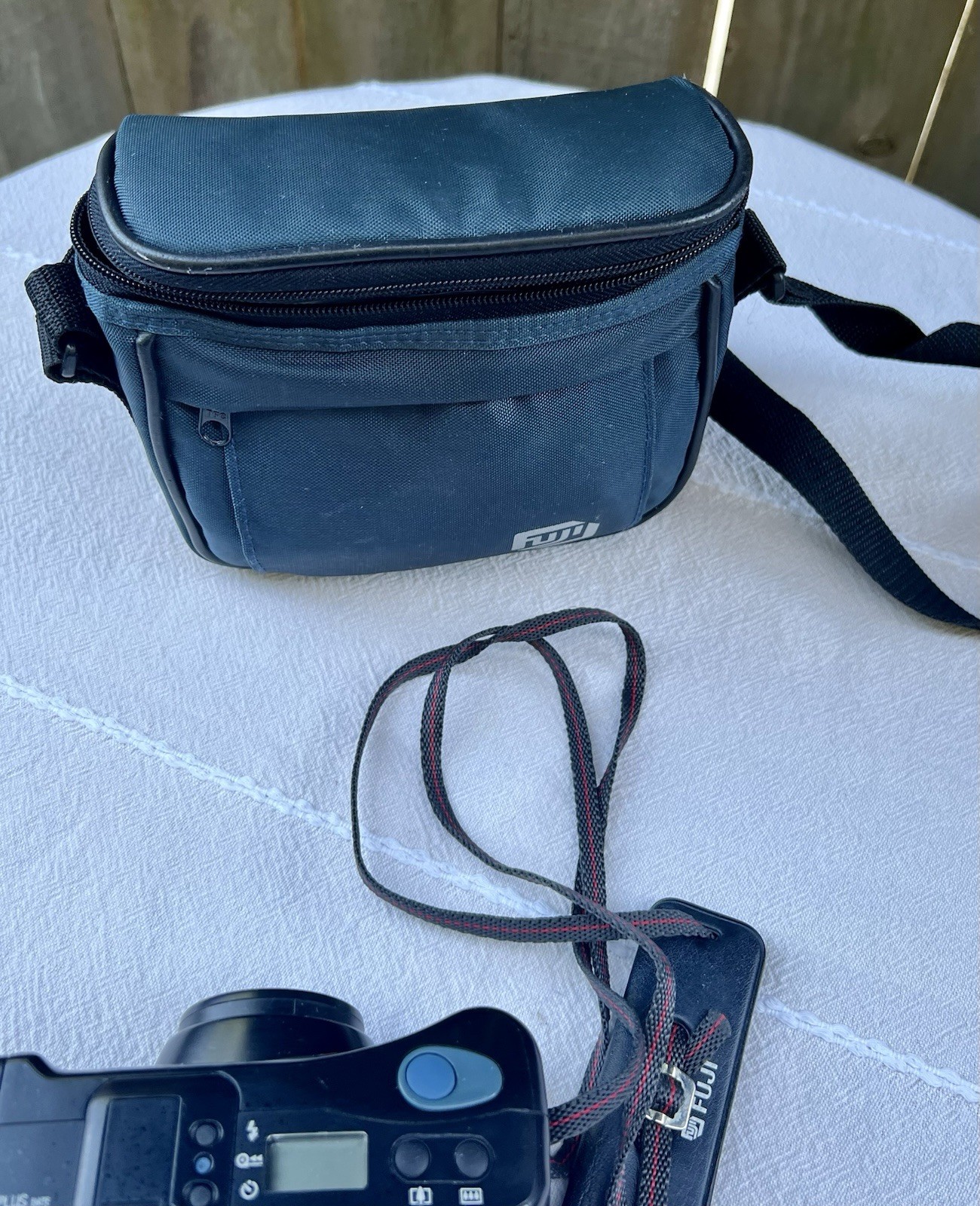 Vintage Fuji Discovery 900 Zoom Film Camera 38-85mm Untested Case Bundle