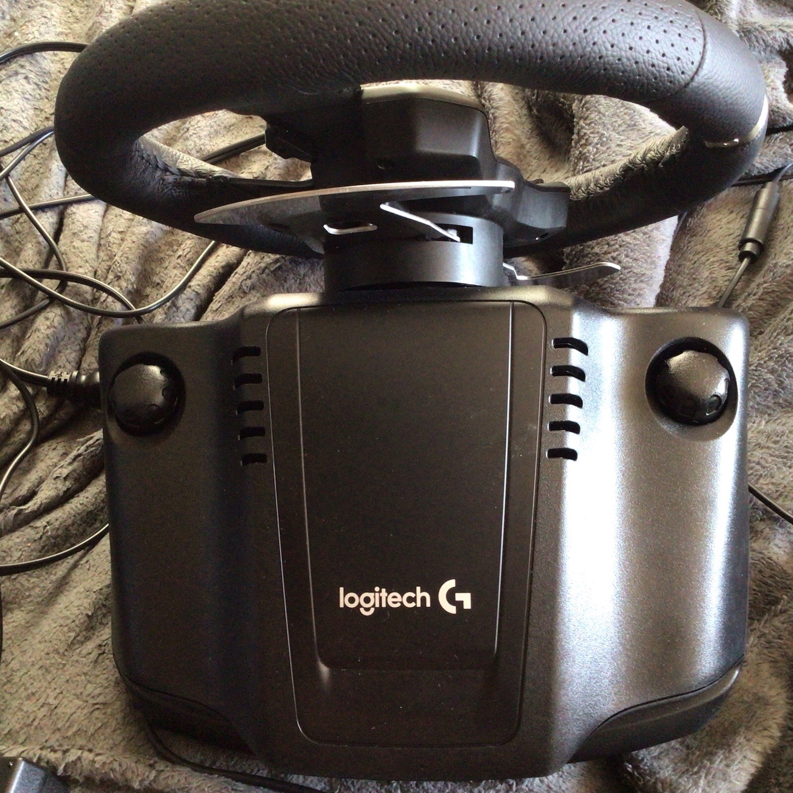 Logitech G920 Racing Wheel & Pedal Set for Xbox Nice!