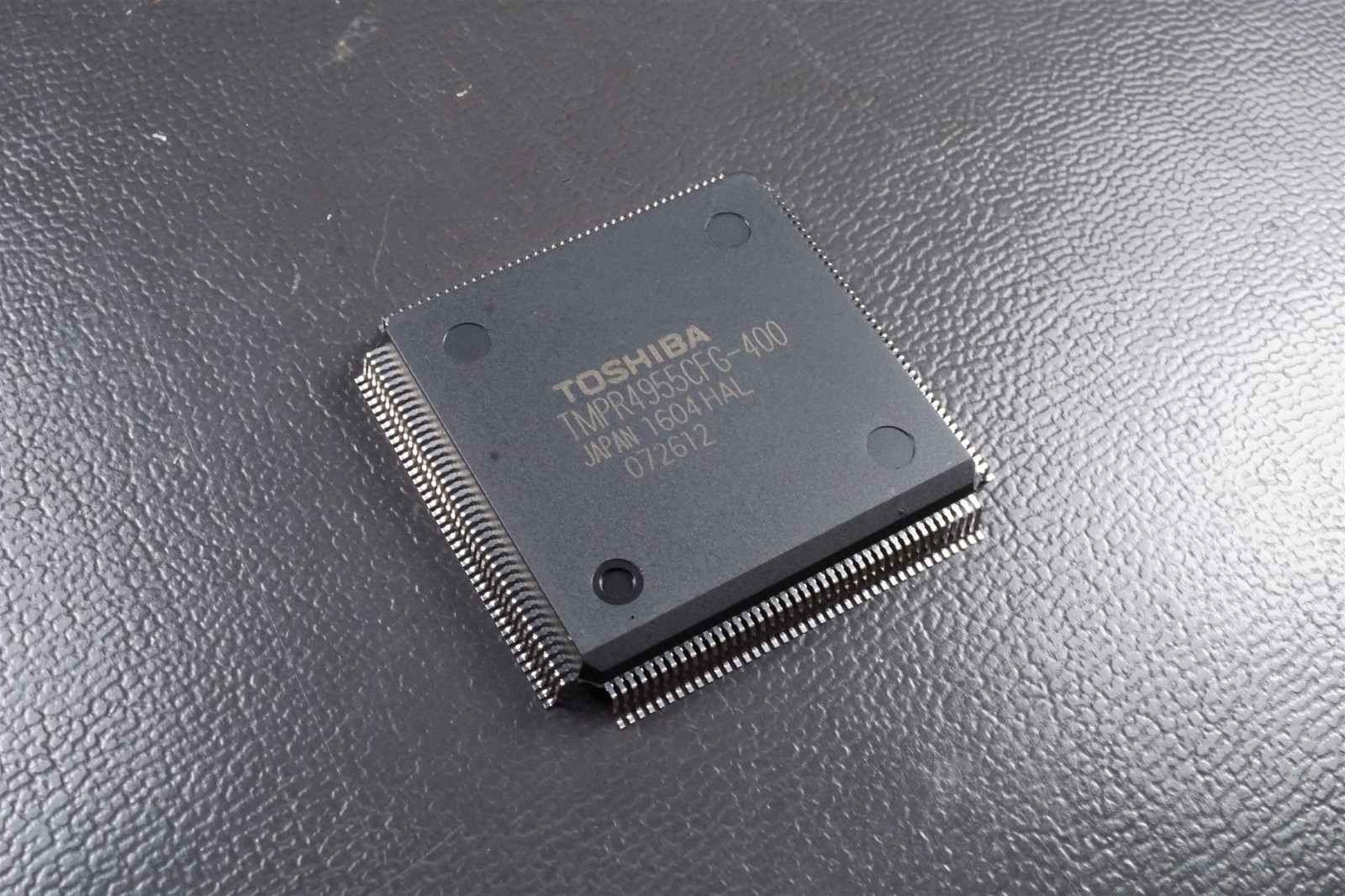 TMPR4955CFG-400 Toshiba TX49 64-Bit 400MHz RISC Microprocessor 1.5V 3.3V PQFP160