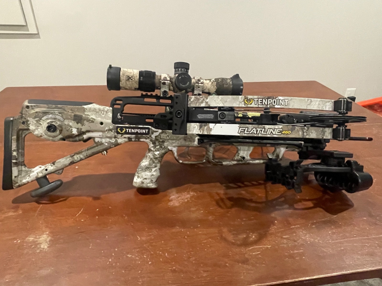 10 Point 460 Flatline compact crossbow with 6 bolts and case.  Never fired.