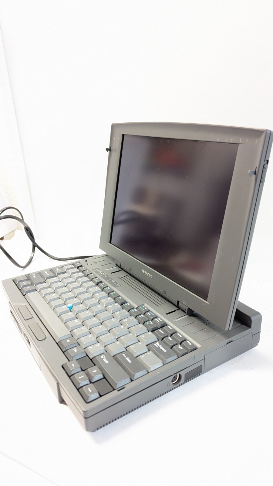 VINTAGE HITACHI M-1200 LAPTOP COMPUTER TURNS ON