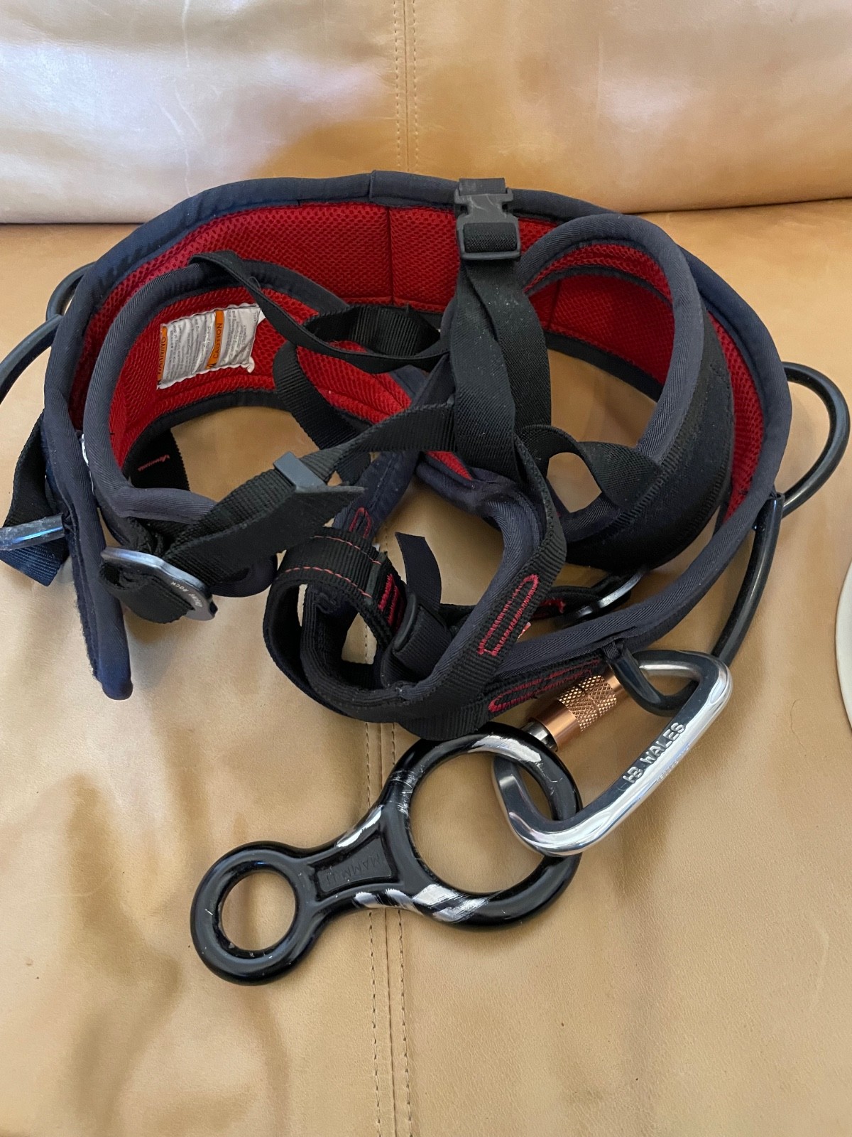 Singing Rock climbing harness (sit) in red