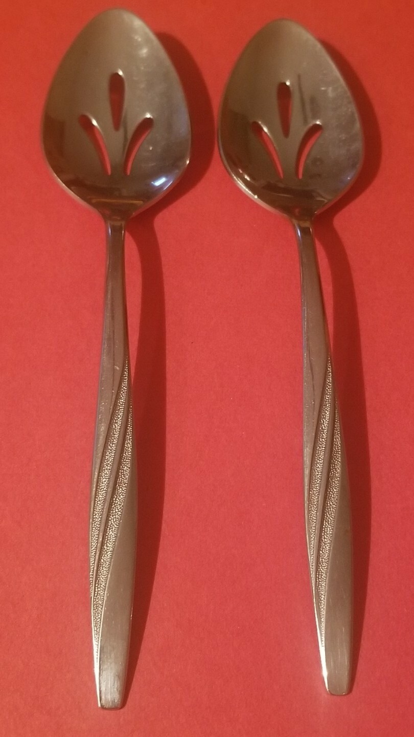 2 International AMERICAN FLAIR Stainless Pierced Tablespoon Serving Spoons IS