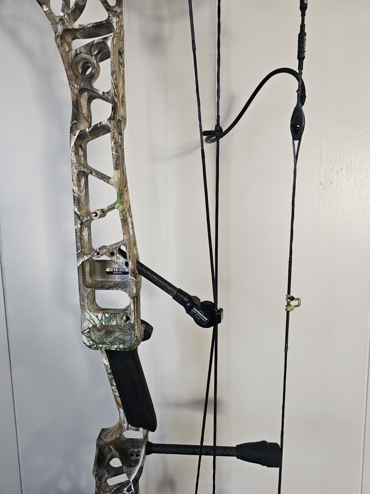 Mathews V3 31 Compound Bow Left Hand