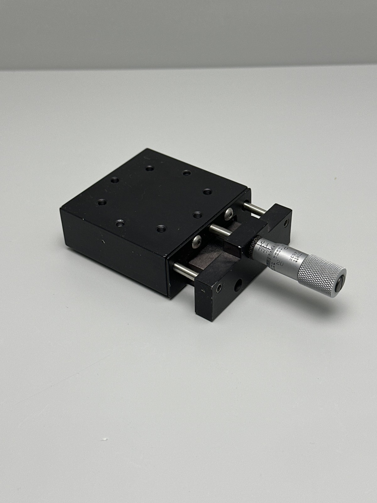 Linear Positioning Stage 2 5/8" x 2 5/8" w/Starrett 463 Micrometer
