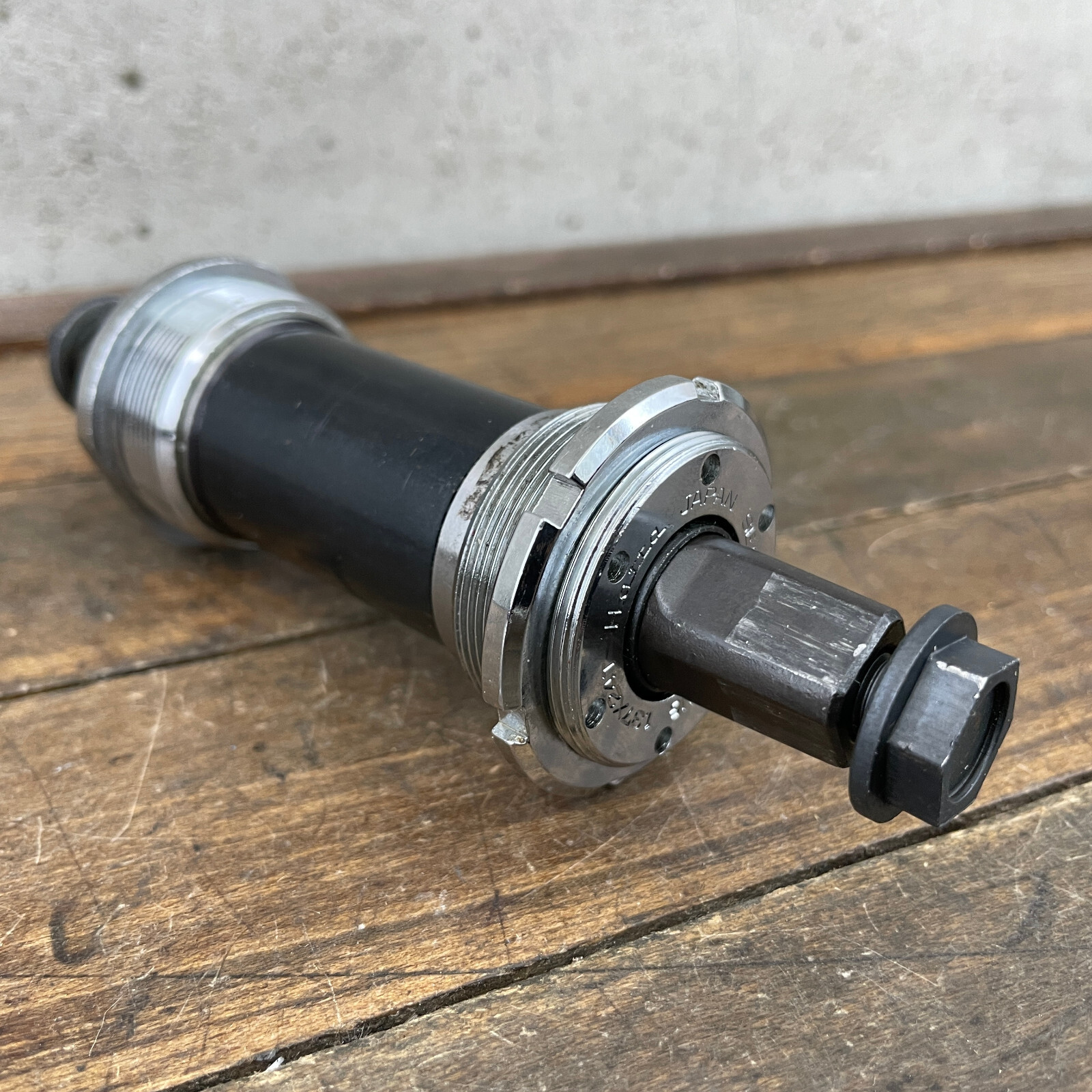 Vintage Hatta Japan Bottom Bracket Sealed English Thread Zero Offset 123 68