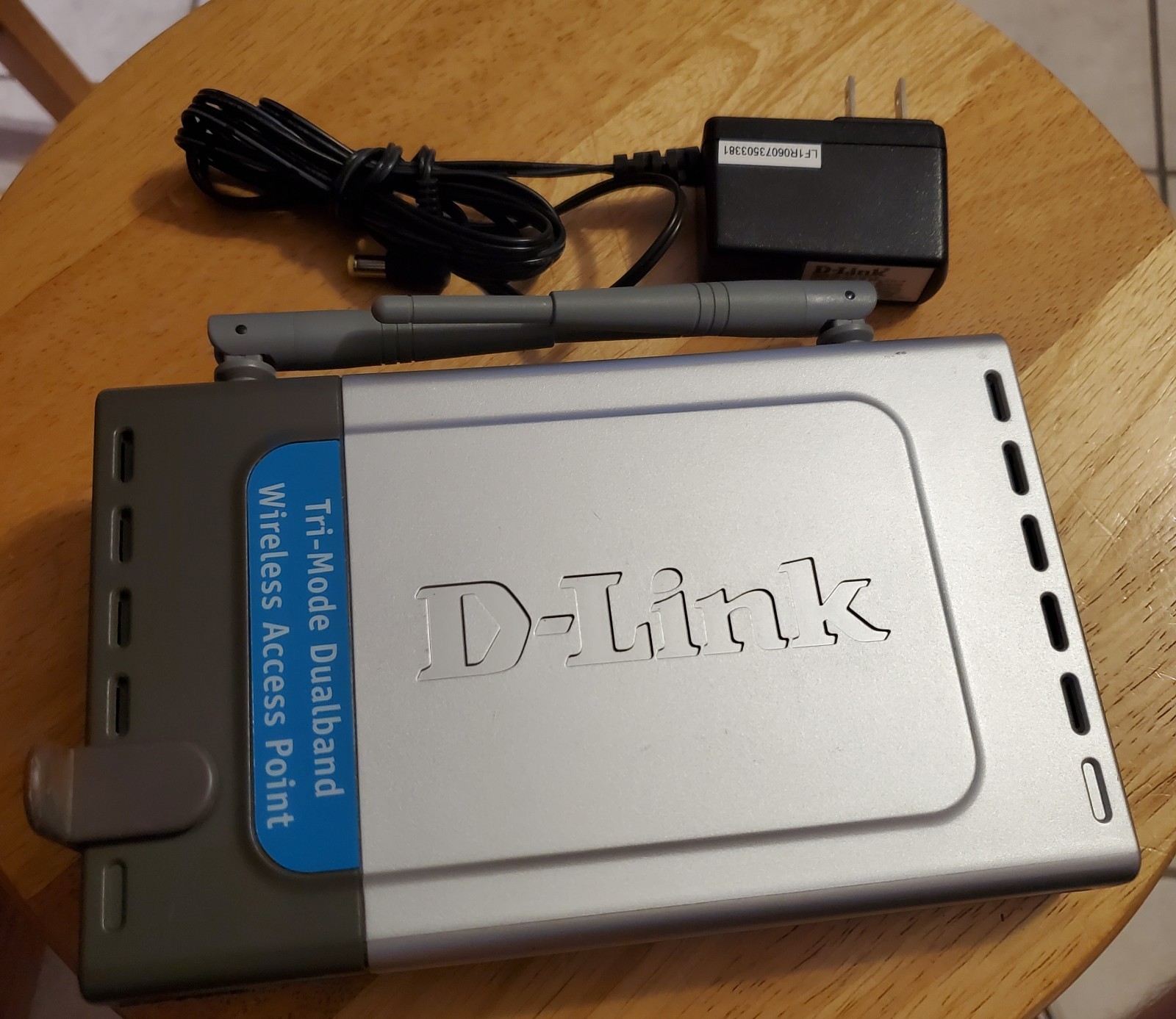 D-Link DWL-7100AP Tri-Mode Dual Band Wireless Access Point 802.11a/g 108Mbps