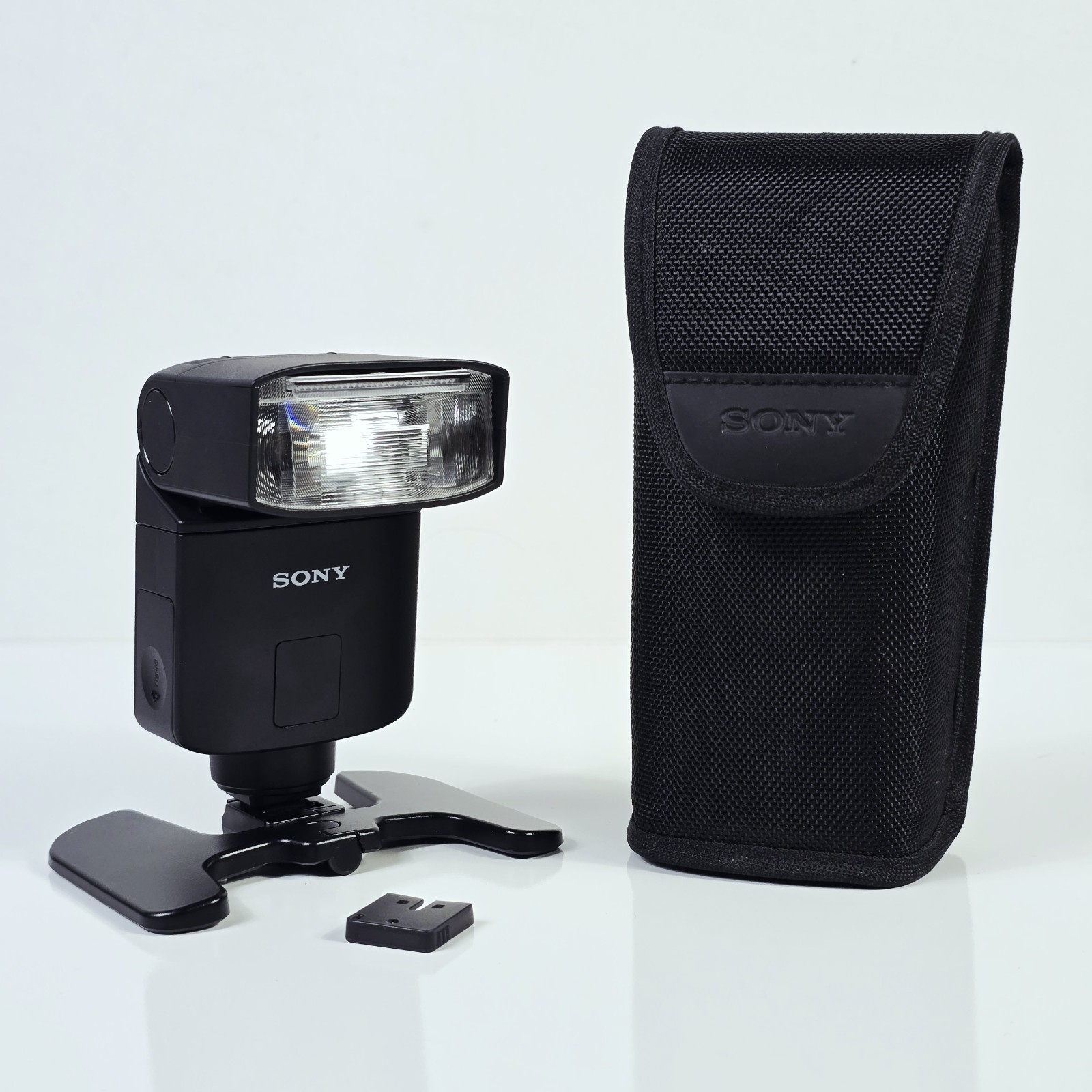 Sony HVL-F32M TTL External Flash Speedlight for Alpha Cameras w/ Case & Stand