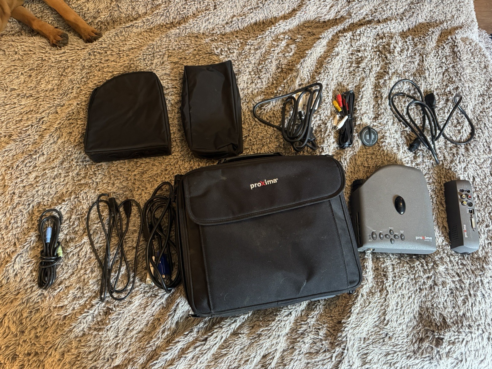 PROXIMA ULTRALIGHT X350 PROJECTOR, - with all cables - carrying case - Tested