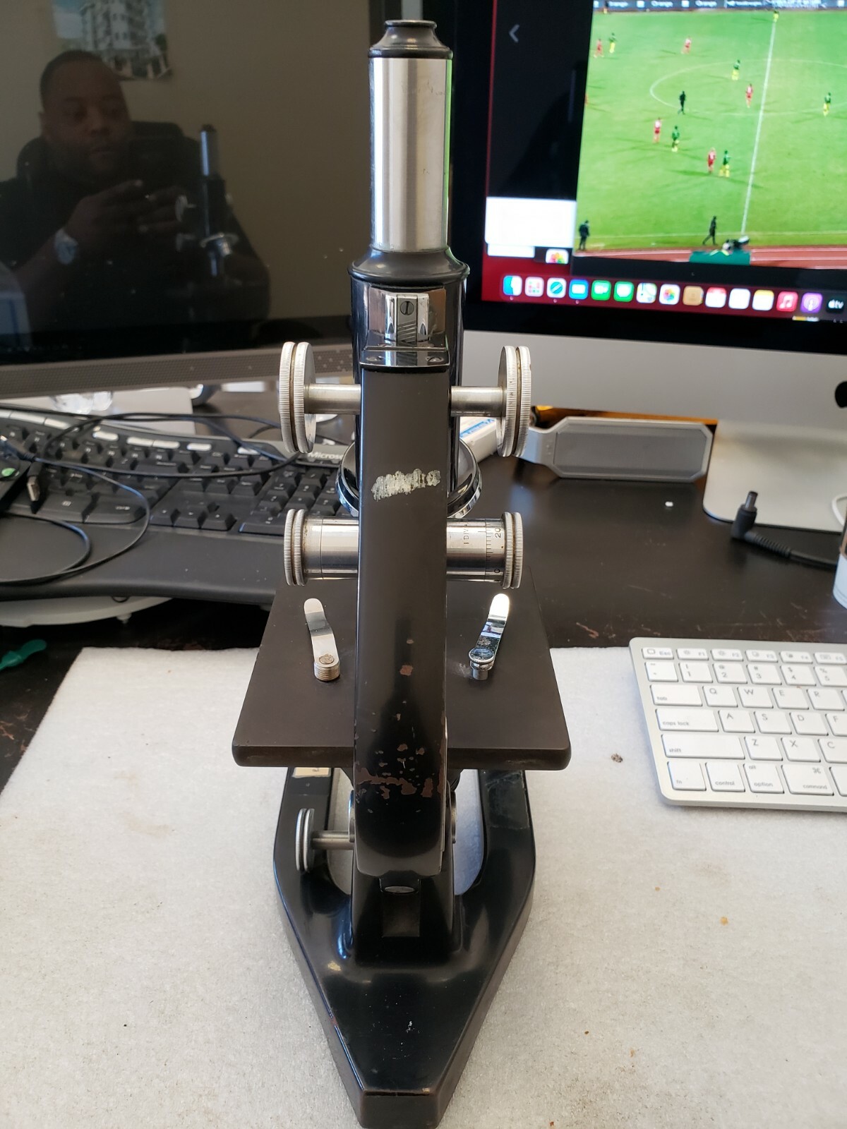 Vintage Bausch Lomb Microscope Model 287704 great condition ( B2-3)