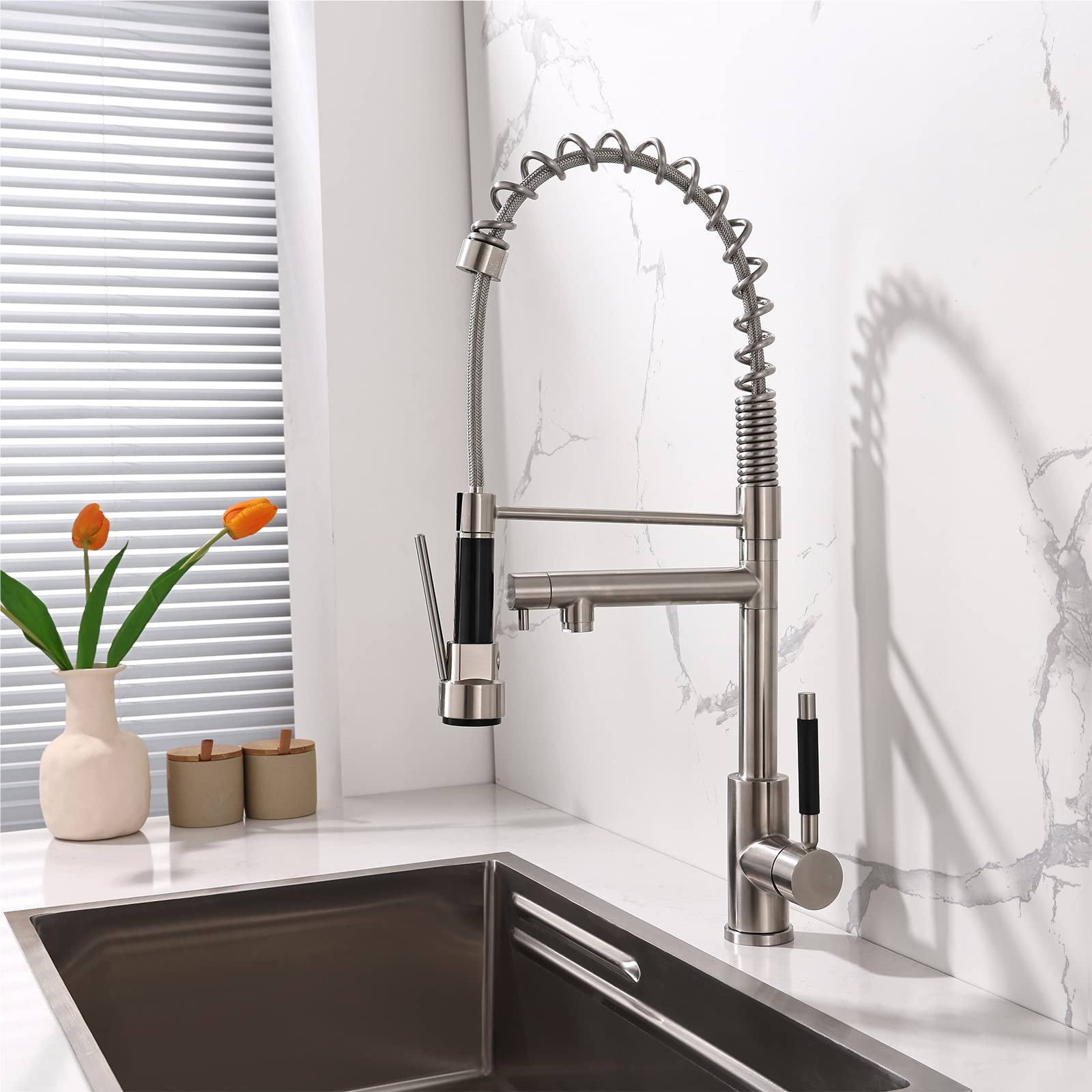 Single Handle Pull Down Sprayer Kitchen Faucet with Touchless Sensor & Deckplate