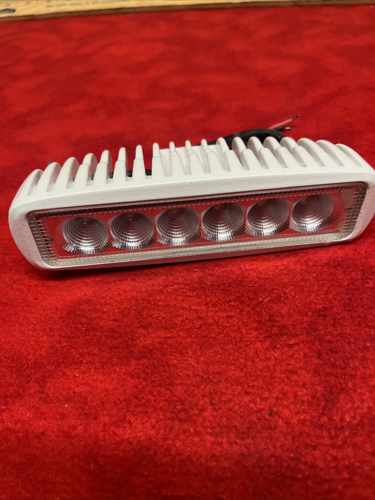 SINGSTEK 18W WORK SPOTLIGHT UNIT - WHITE COLOR - NEW (32a)